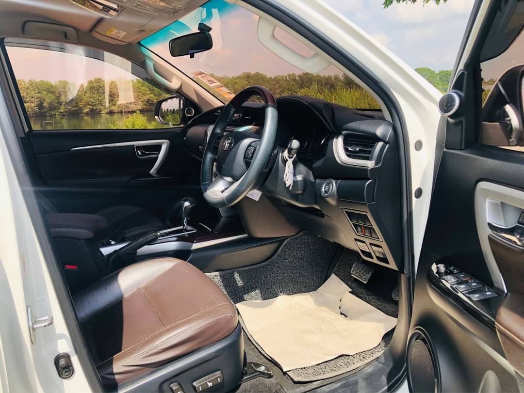 TOYOTA FORTUNER 2.4 V 2WD A1 ปี 2015