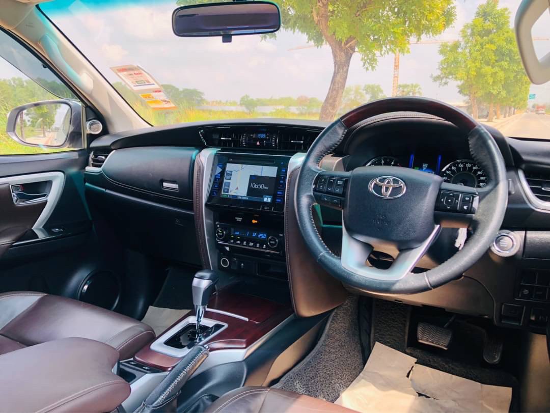 TOYOTA FORTUNER 2.4 V 2WD A1 ปี 2015