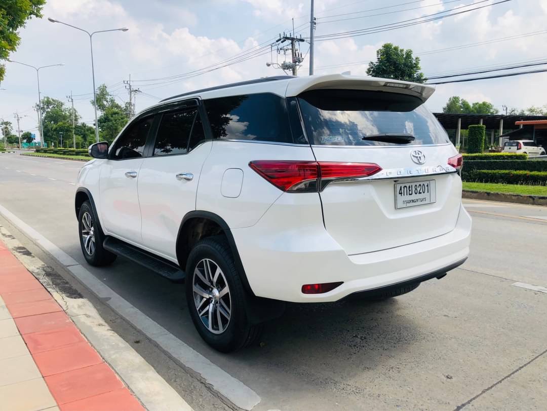 TOYOTA FORTUNER 2.4 V 2WD A1 ปี 2015