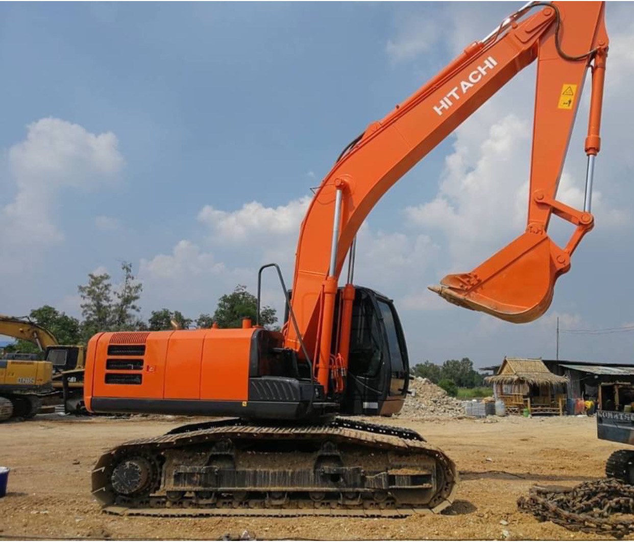 HITACHI ZX200-5G ปี 2013 ทำงาน 11,544 ชม. สภาพพร้อมใช้ เอกสารเล่มทะเบียนพร้อมโอน HITACHI ZX200-5G ปี 2013 ทำงาน 11,544 ชม. สภาพพร้อมใช้ เอกสารเล่มทะเบียนพร้อมโอน