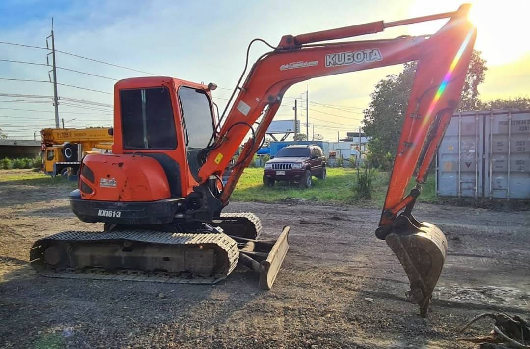 KUBOTA KX161-3 ขนาด 5 ตัน มีลายหัวเจาะ แบบมีเก๋งแอร์เย็น รุ่นยอดนิยม ใช้งาน 7 พันชั่วโมง สภาพดี พร้อ KUBOTA KX161-3 ขนาด 5 ตัน มีลายหัวเจาะ แบบมีเก๋งแอร์เย็น รุ่นยอดนิยม ใช้งาน 7 พันชั่วโมง สภาพดี พร้อ