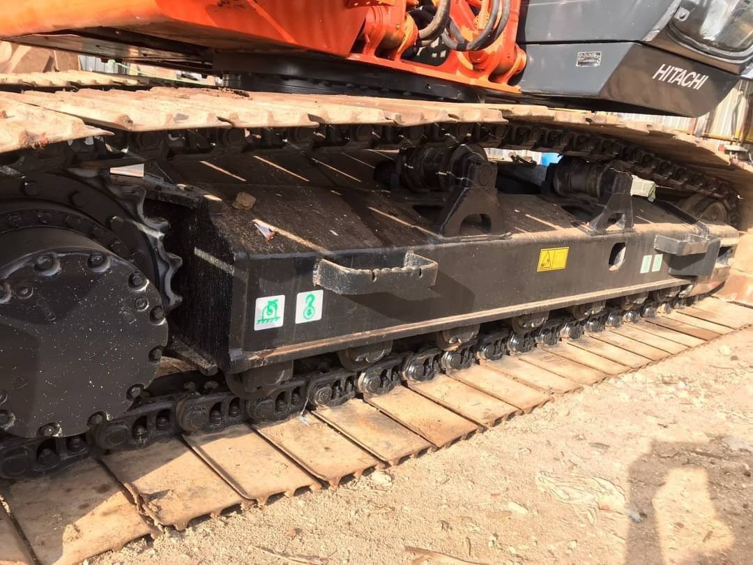 HITACHI ZX200-1 12,000 ชั่วโมง ไฟฟ้าครบ เอวแน่นช่วงล่างเต็ม โซ่หนาเร่งเครื่องไฟฟ้า แอร์เย็นฉ่ำ เล่ม HITACHI ZX200-1 12,000 ชั่วโมง ไฟฟ้าครบ เอวแน่นช่วงล่างเต็ม โซ่หนาเร่งเครื่องไฟฟ้า แอร์เย็นฉ่ำ เล่ม