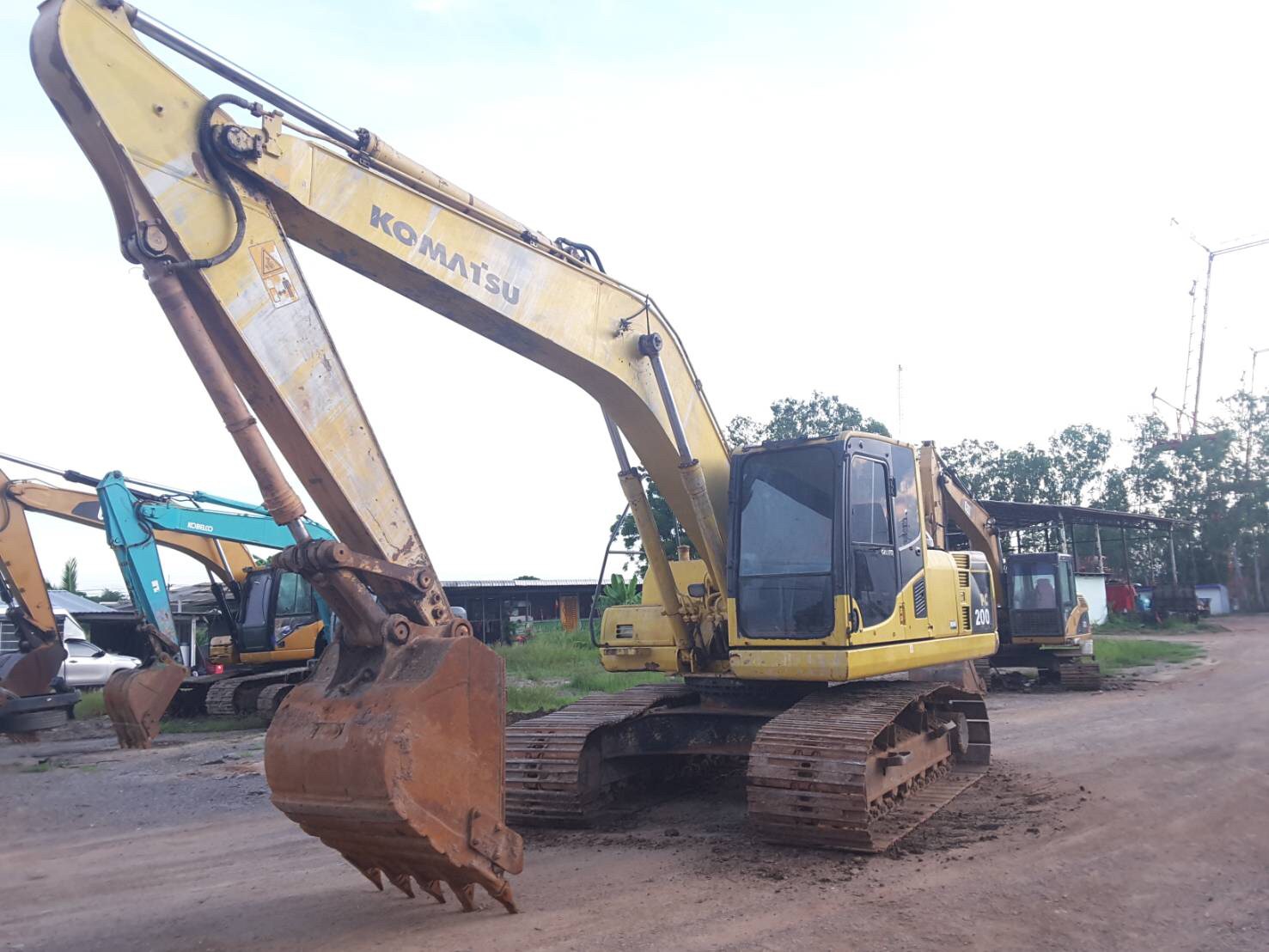 KOMATSU pc 200-8 เล่มทะเบียน ไฟฟ้าครบ เครื่องดี ปั้มแรง เอวมีขยับ ช่วงล่างเต็ม รถพร้อมใช้เอกสารพร้อม