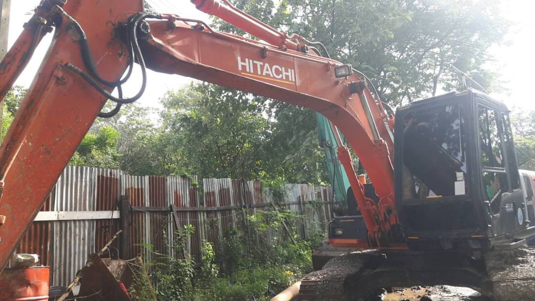 HITACHI EX120-2เก่านอก พร้อมลายหัวเจาะ แอร์เย็น ไฟฟ้าครบ เครื่องดี ปั้มแรง โซ่หนา เอวแน่น เอกสารอินวอยทร์ รถพร้อมใช้