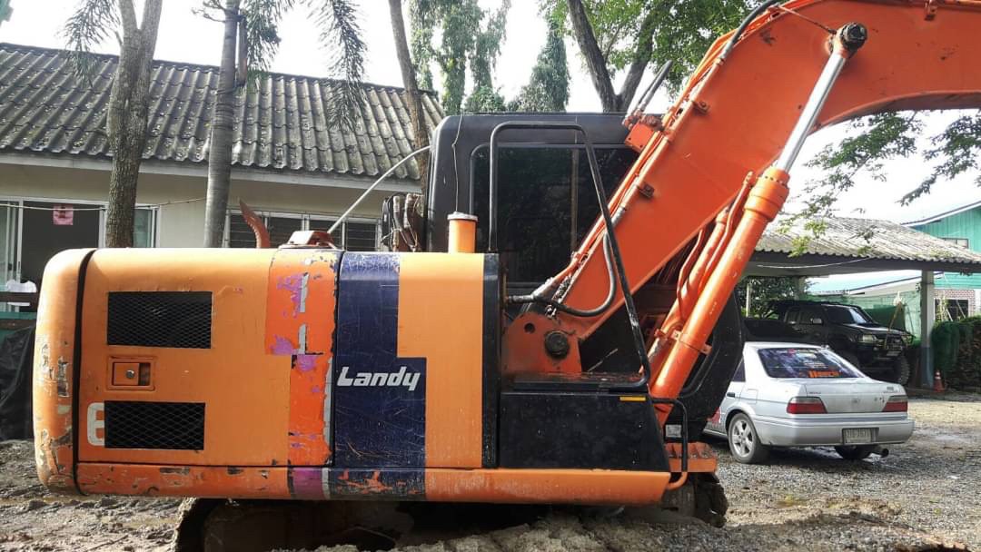 HITACHI EX120-2เก่านอก พร้อมลายหัวเจาะ แอร์เย็น ไฟฟ้าครบ เครื่องดี ปั้มแรง โซ่หนา เอวแน่น เอกสารอินวอยทร์ รถพร้อมใช้