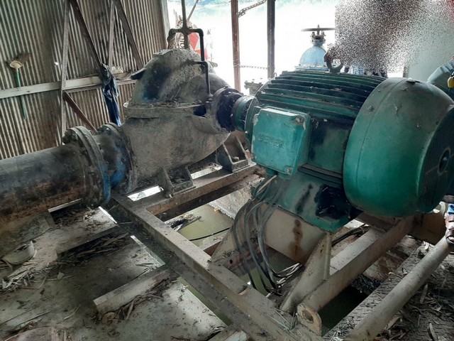 ขายแพ ทุ่นเหล็ก พร้อมเครื่องสูบน้ำขนาดใหญ่