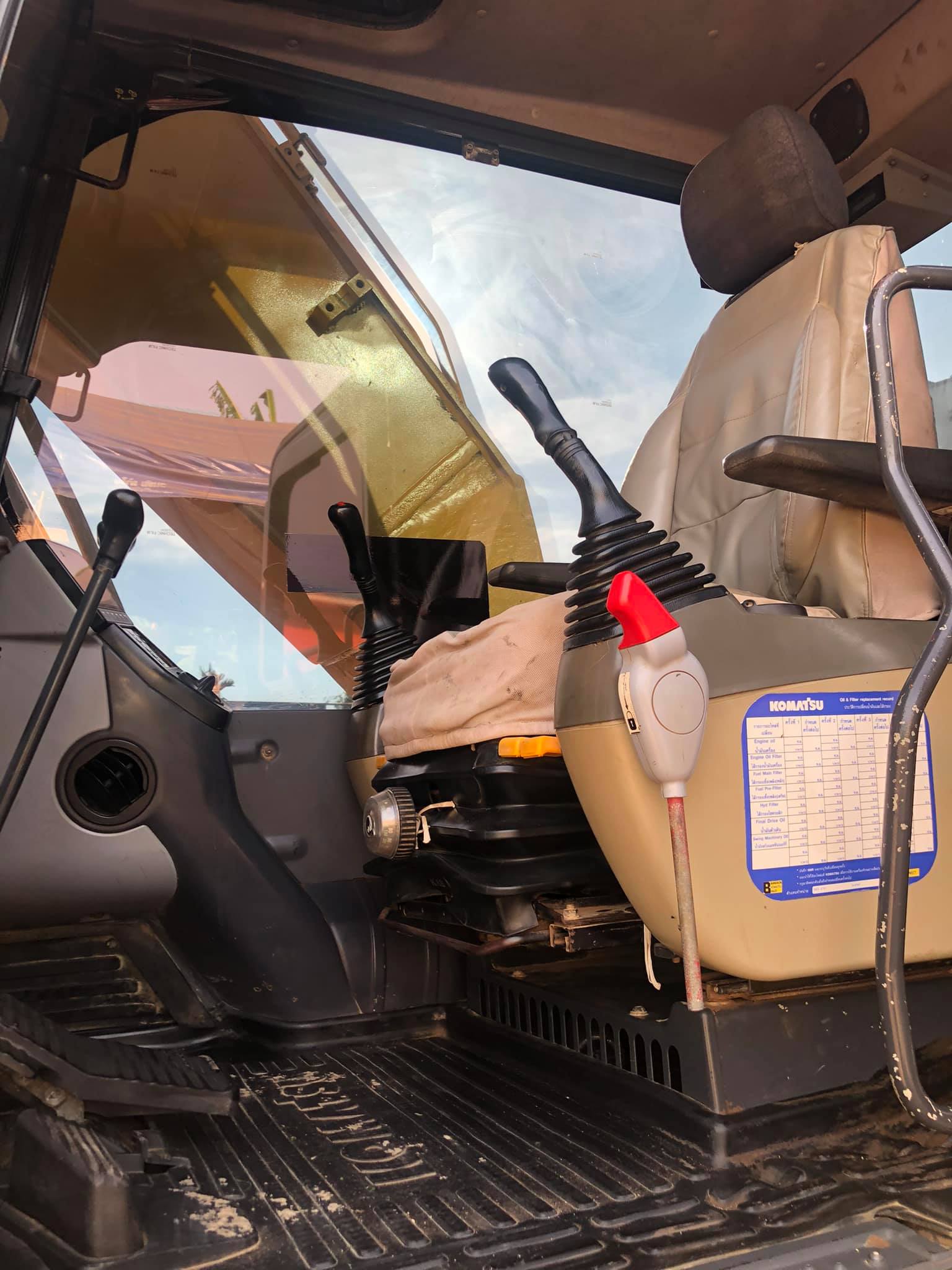 ขาย Komatsu Pc200 รุ่น 8 พร้อมใช้ 098-7155789 086-4631102