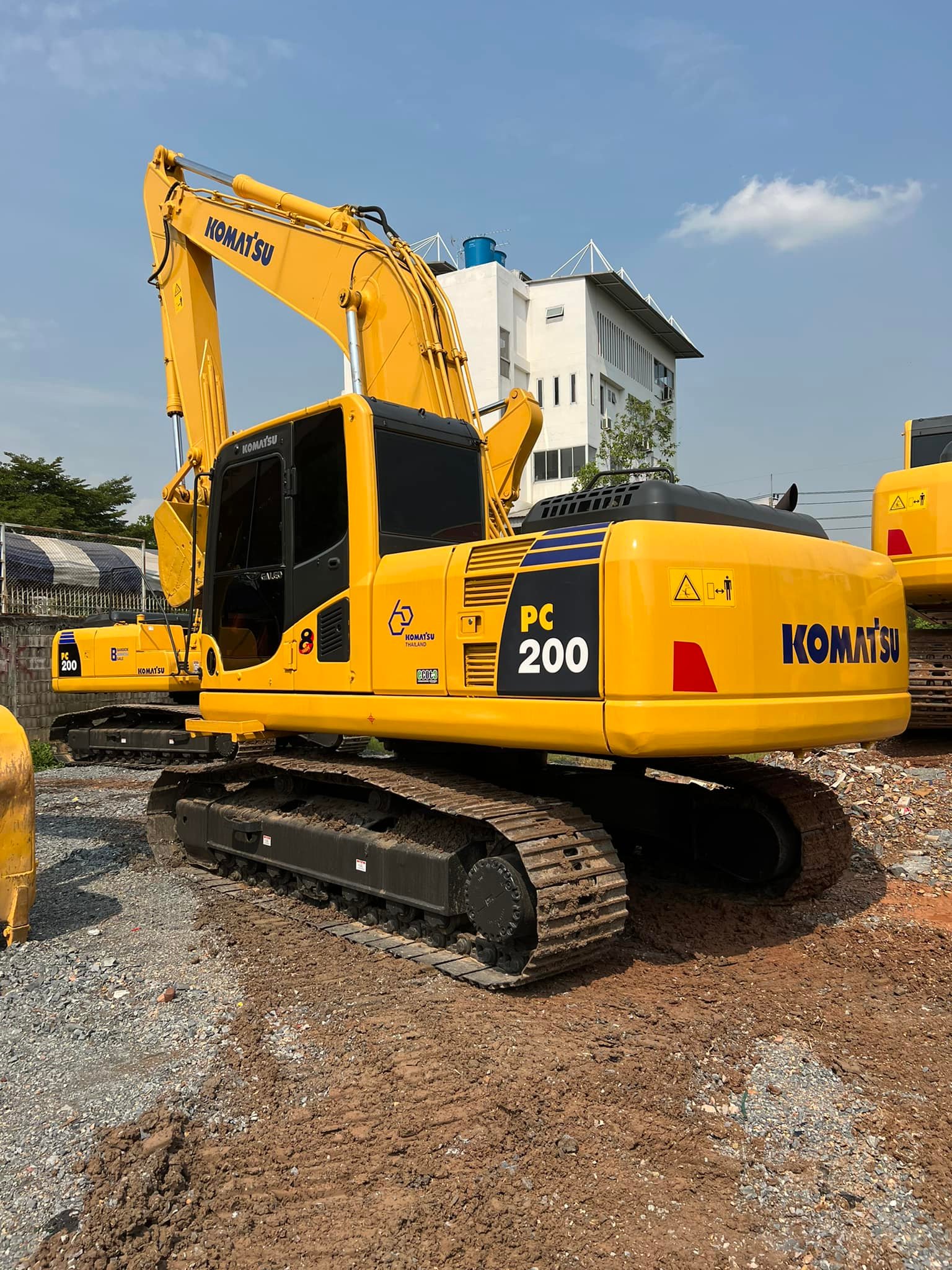 Komatsu PC200 รุ่น 8 สด-ผ่อน เข้ามาคุยกัน 098-7155789  086-4631102