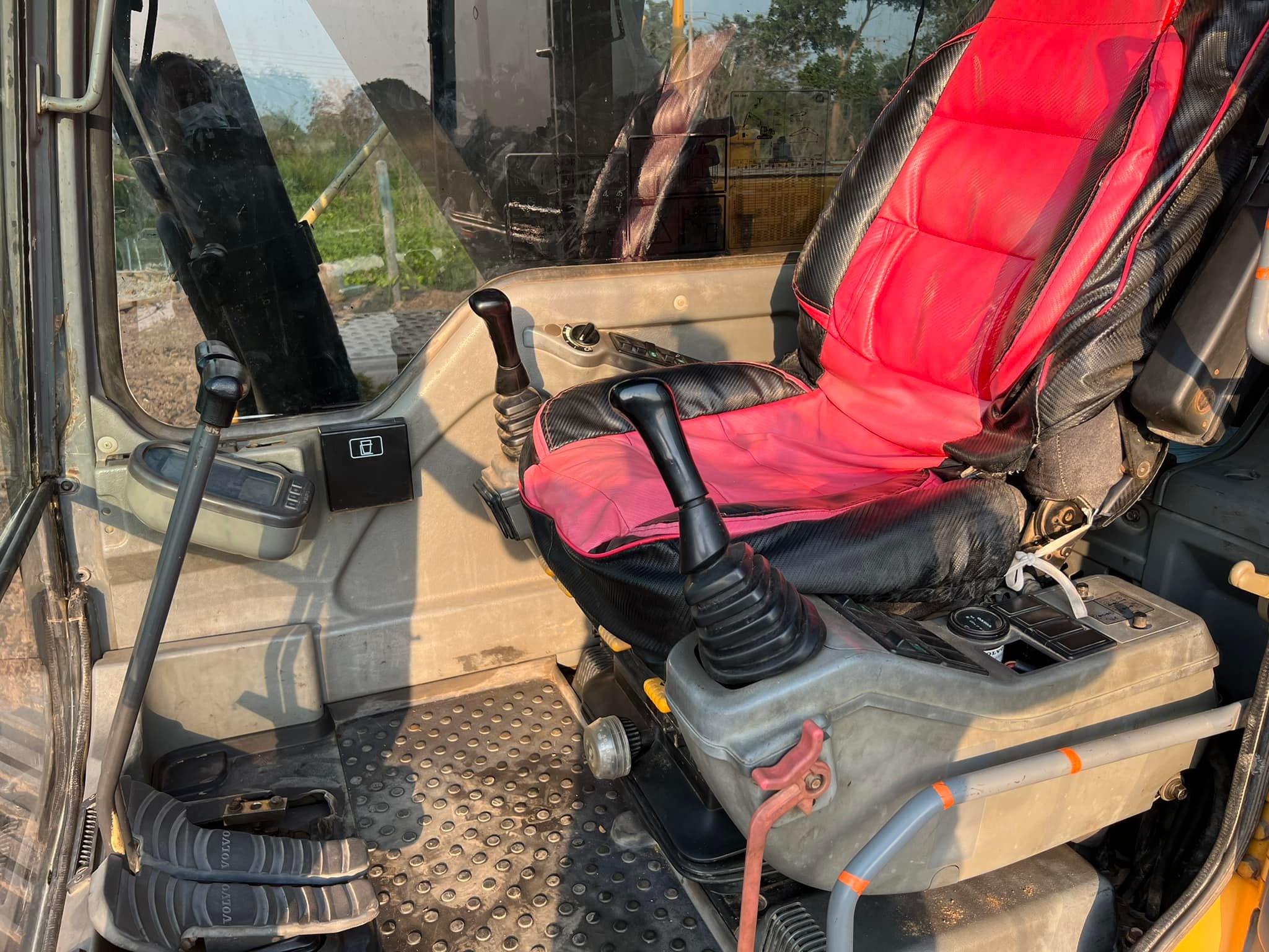 ขายแบคโฮ Volvo EC210B Prime พร้อมใช้งาน ขายแบคโฮ Volvo EC210B Prime พร้อมใช้งาน