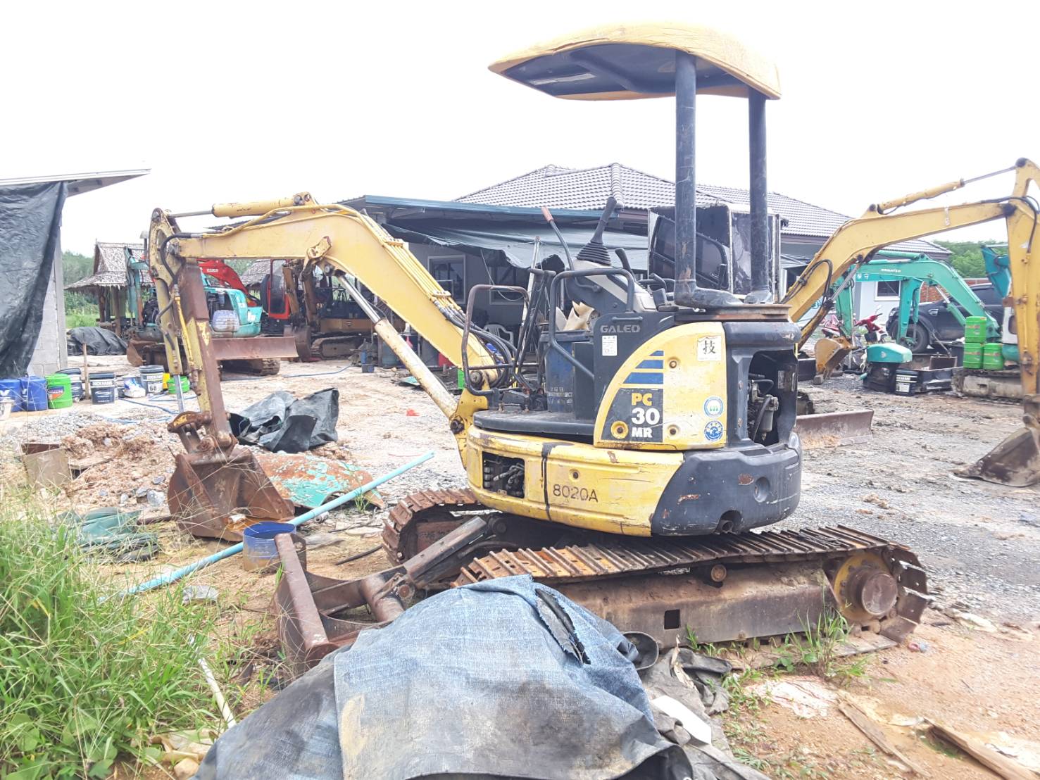 ขาย Komatsu Pc30Mr2 ช่วงล่างเต็ม ขายตามสภาพ ต่อรองได้ 098-7155789 086-4631102