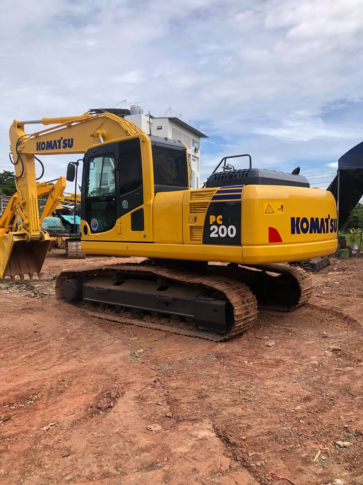 ขายแบคโฮ Komatsu PC200รุ่น8 098-7155789 086-4631102