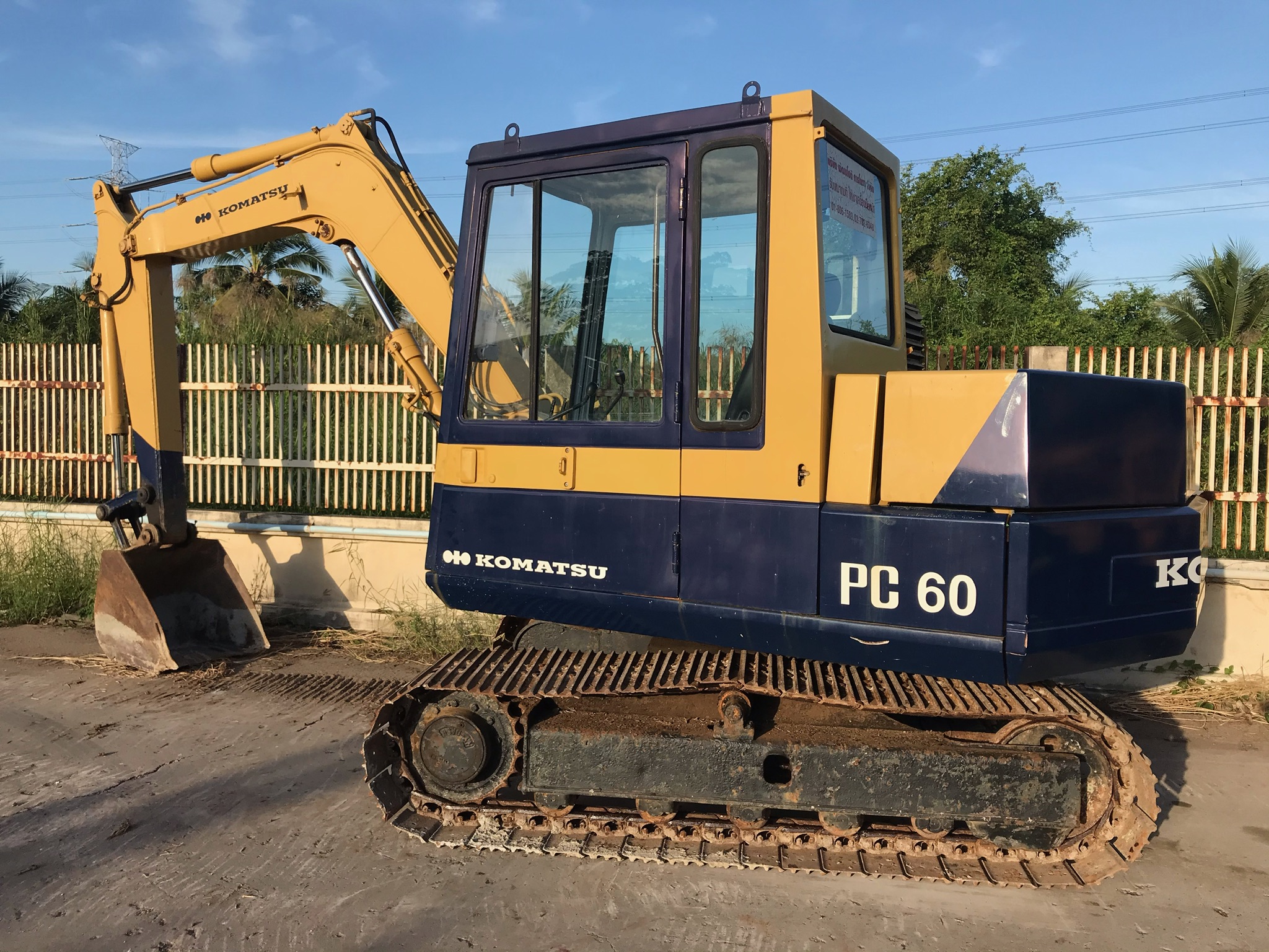 ขายKomatsu PC60U รุ่น 5 ระบบดี รถแรงดี สีสันสวย 098-7155789 086-4631102
