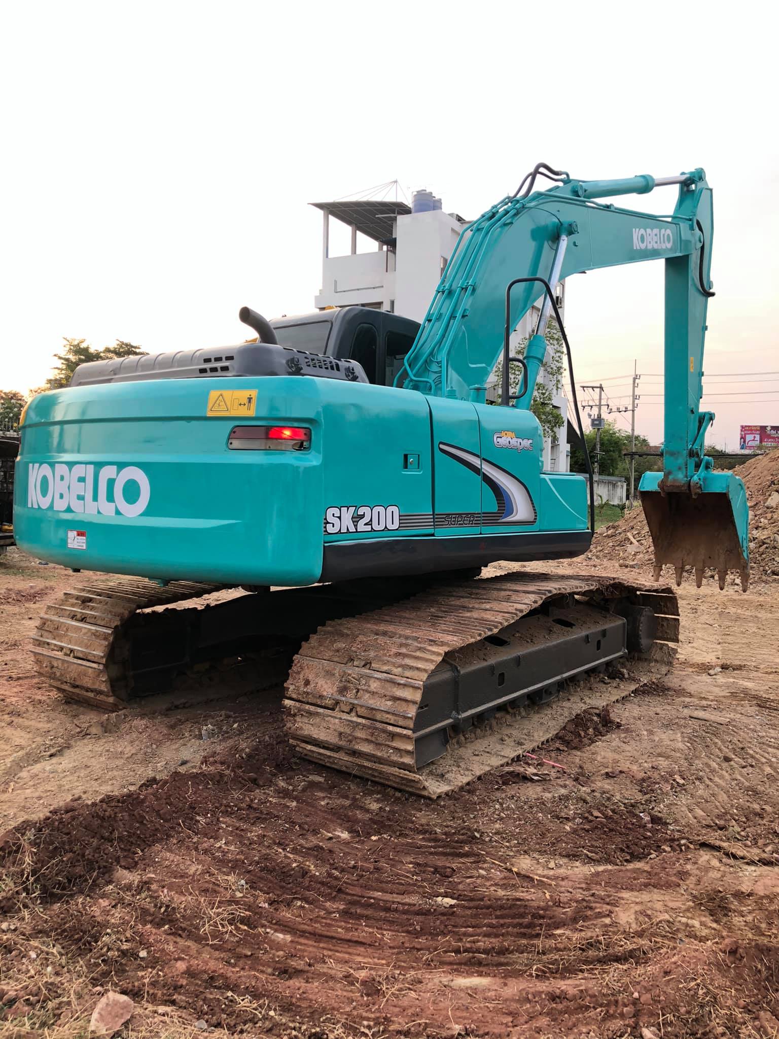 เข้ามาแล้วจ้า Kobelco Sk200mark8Yn11 รุ่นนิยม ที่ทุกคนถามหา 098-7155789 086-4631102