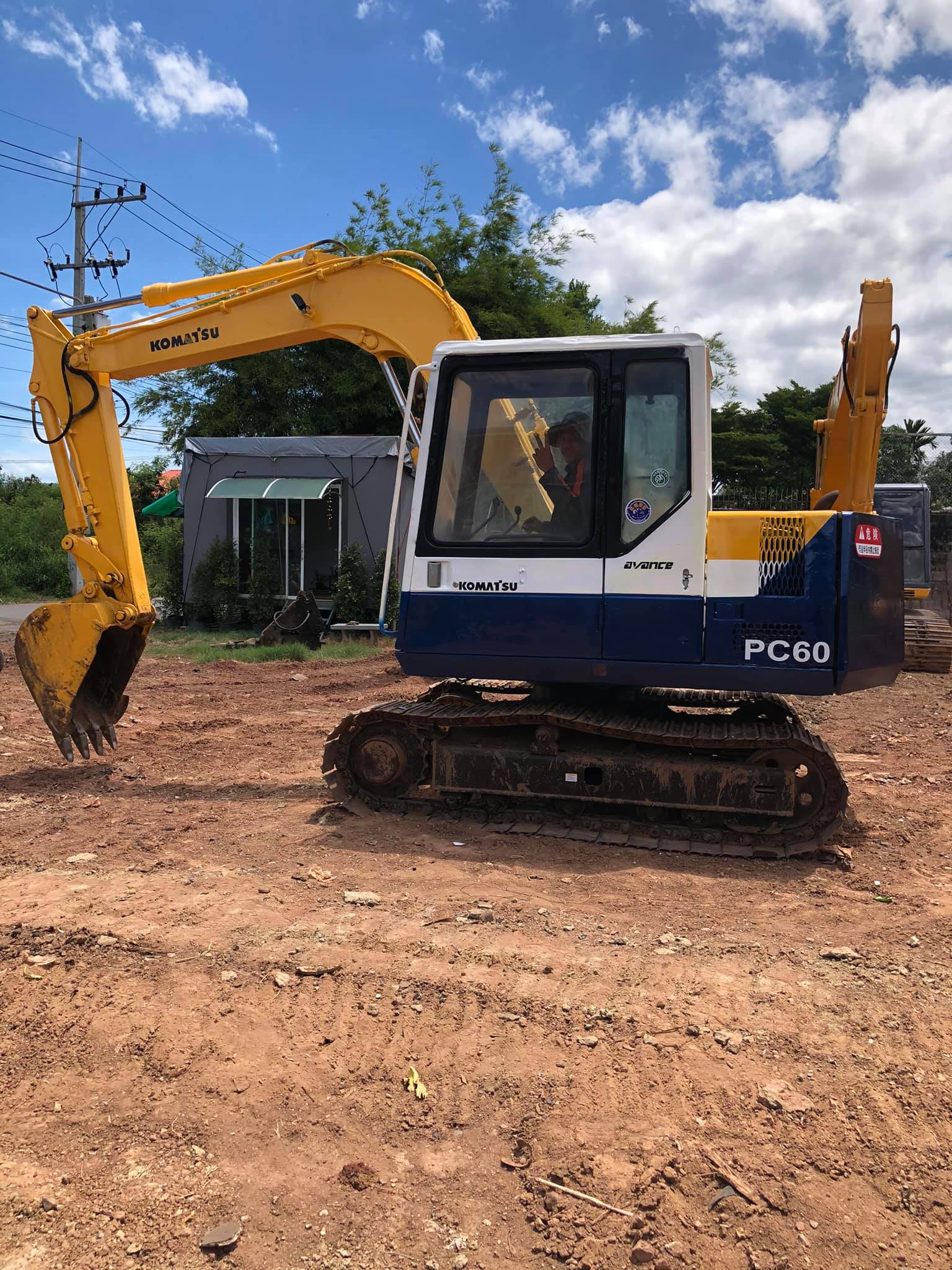 ขาย โคมัสสุ PC60รุ่น6 แรงเร็ว พร้อมใช้ ระบบดี ช่วงล่างเต็ม 098-7155789 086-4631102