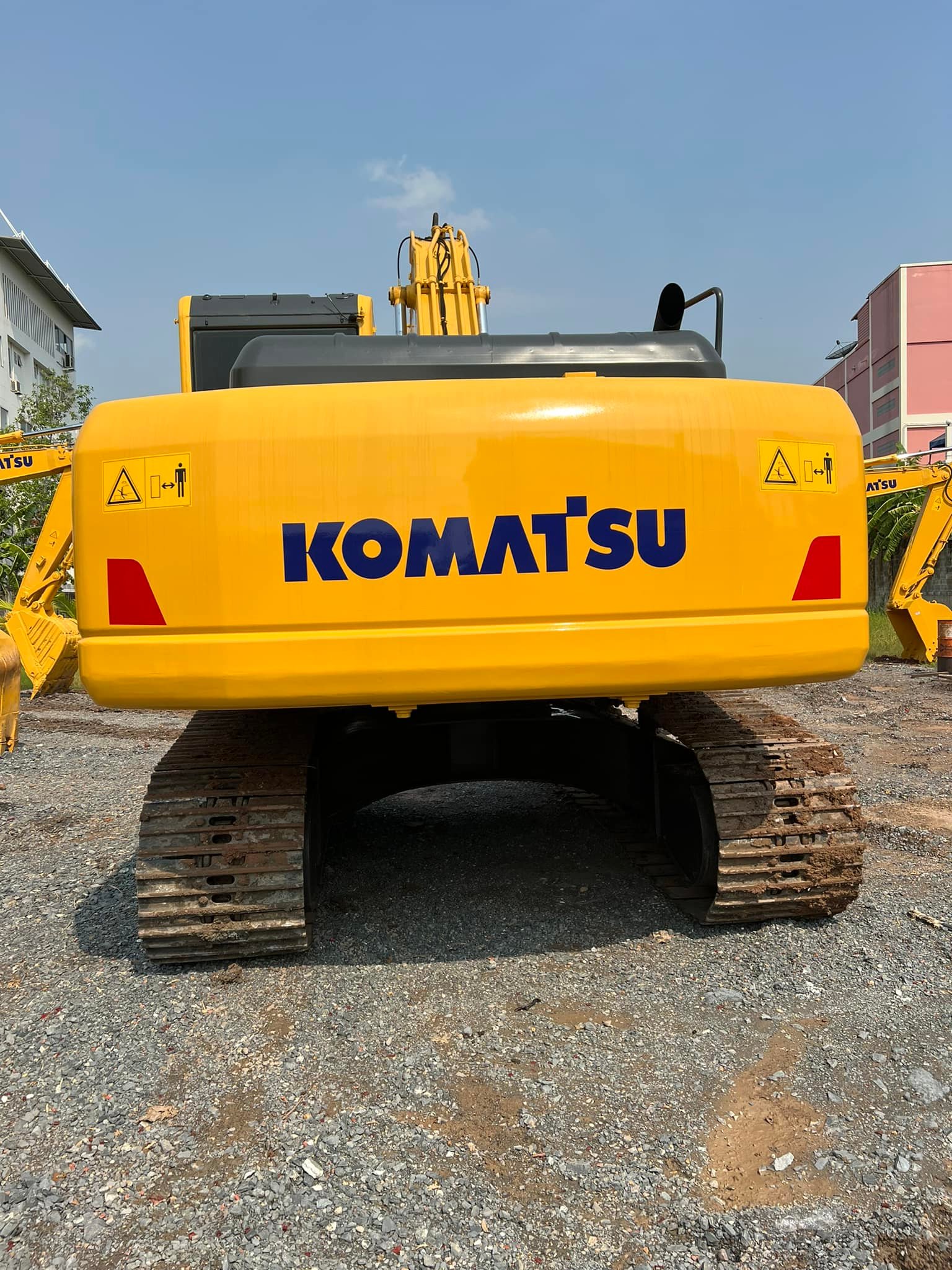 Komatsu PC200 รุ่น 8 สด-ผ่อน เข้ามาคุยกัน 098-7155789 086-4631102 Komatsu PC200 รุ่น 8 สด-ผ่อน เข้ามาคุยกัน 098-7155789 086-4631102
