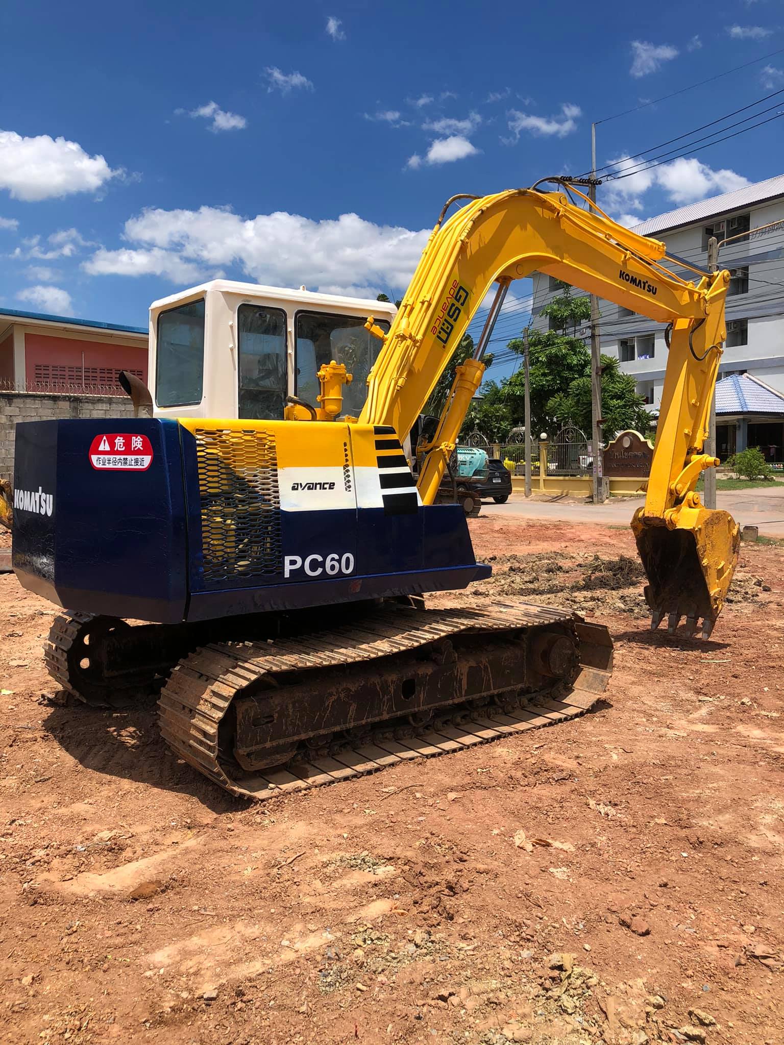 ขาย โคมัสสุ PC60รุ่น6 แรงเร็ว พร้อมใช้ ระบบดี ช่วงล่างเต็ม 098-7155789 086-4631102