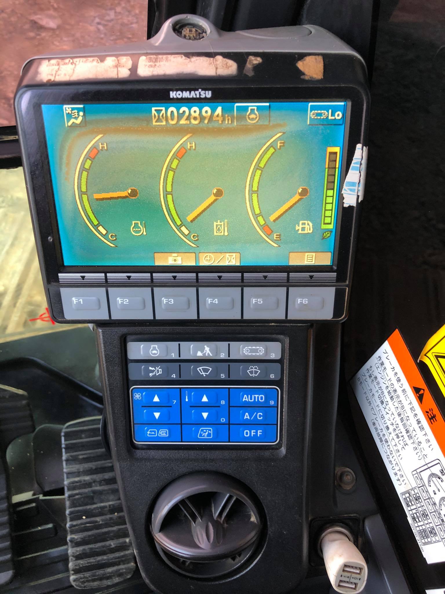 ขายKomatsu Pc200รุ่น8 N1 เล่มทะเบียน ไฟฟ้าเต็ม รถอยู่สมุทรสาคร เบอร์ติดต่อ 098-7155789 086-4631102