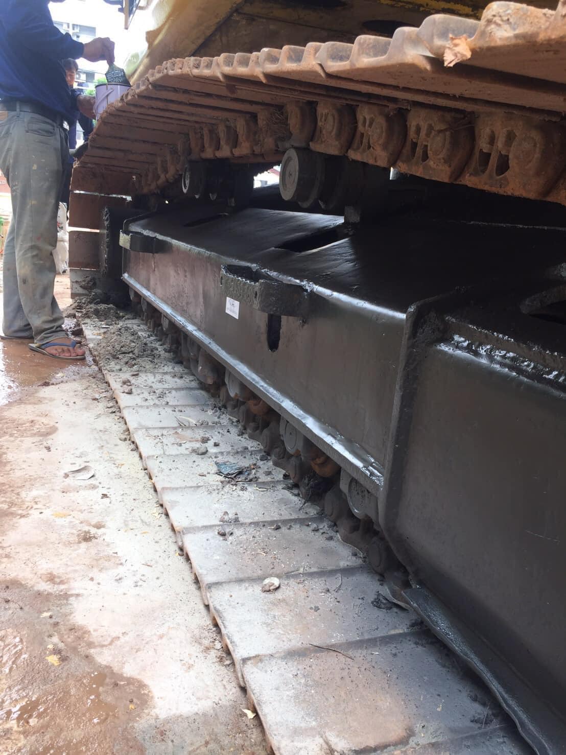 ขาย Komatsu Pc200 รุ่น 8 พร้อมใช้ 098-7155789 086-4631102