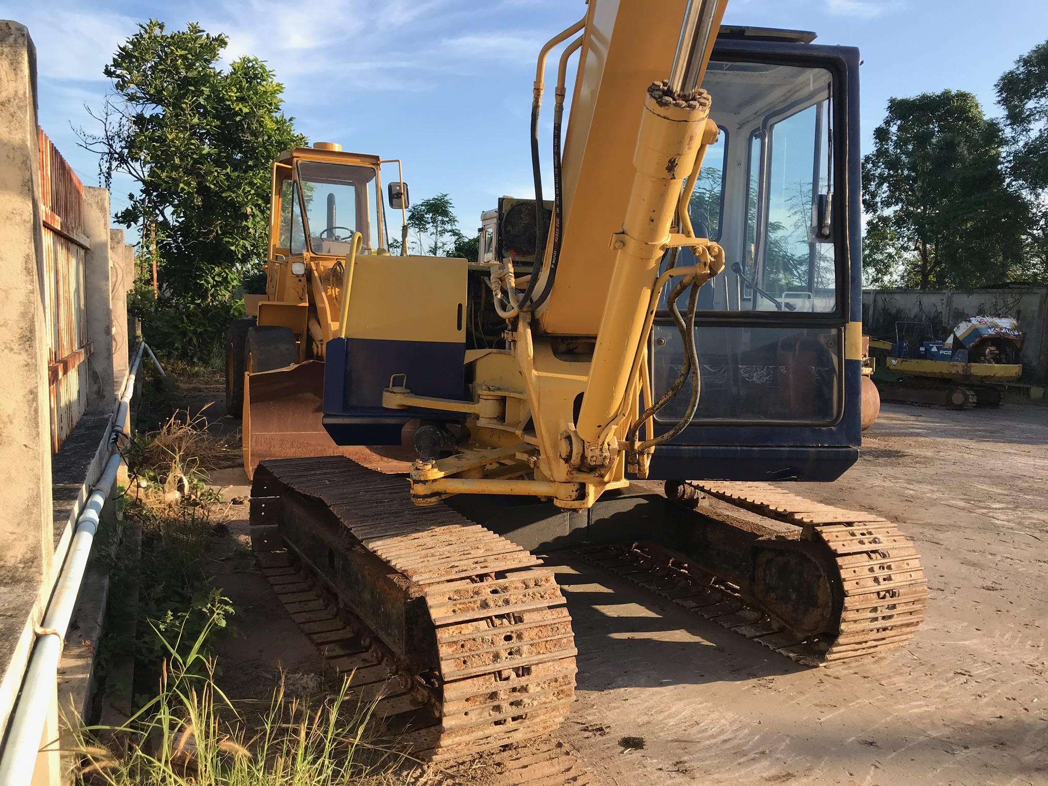 ขายKomatsu PC60U รุ่น 5 ระบบดี รถแรงดี สีสันสวย 098-7155789 086-4631102