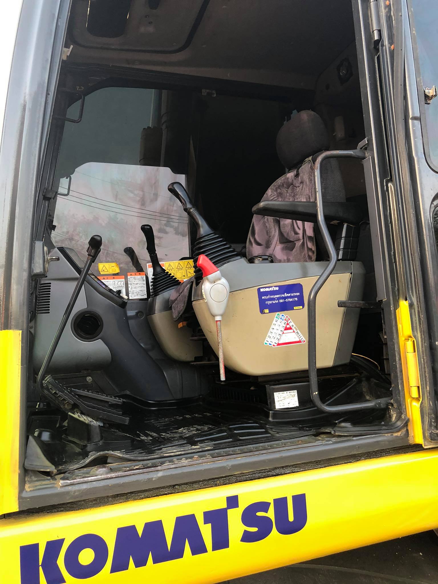 ขายKomatsu Pc200รุ่น8 N1 เล่มทะเบียน ไฟฟ้าเต็ม รถอยู่สมุทรสาคร เบอร์ติดต่อ 098-7155789 086-4631102