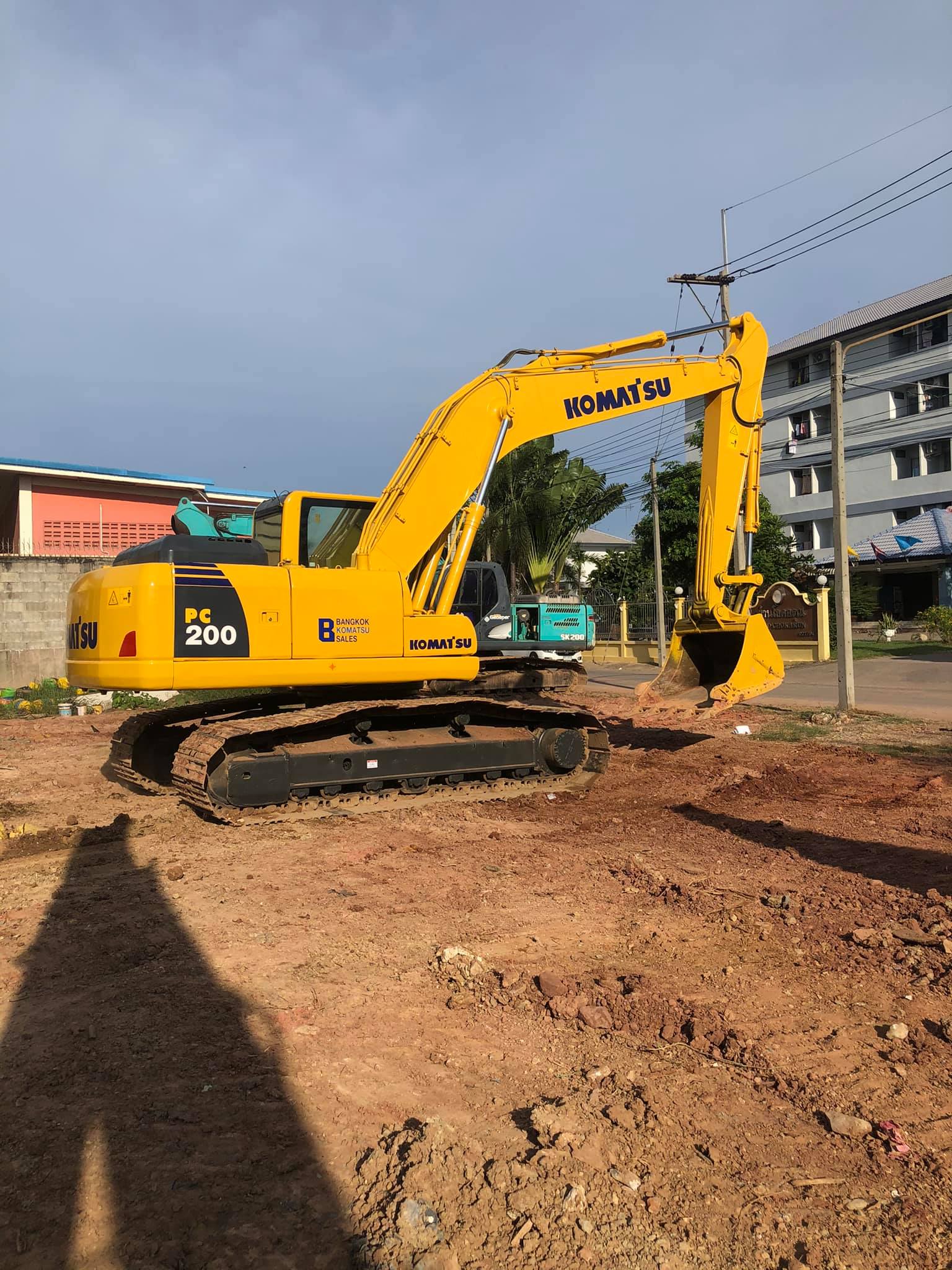 ขาย Komatsu Pc200 รุ่น 8 พร้อมใช้ 098-7155789 086-4631102