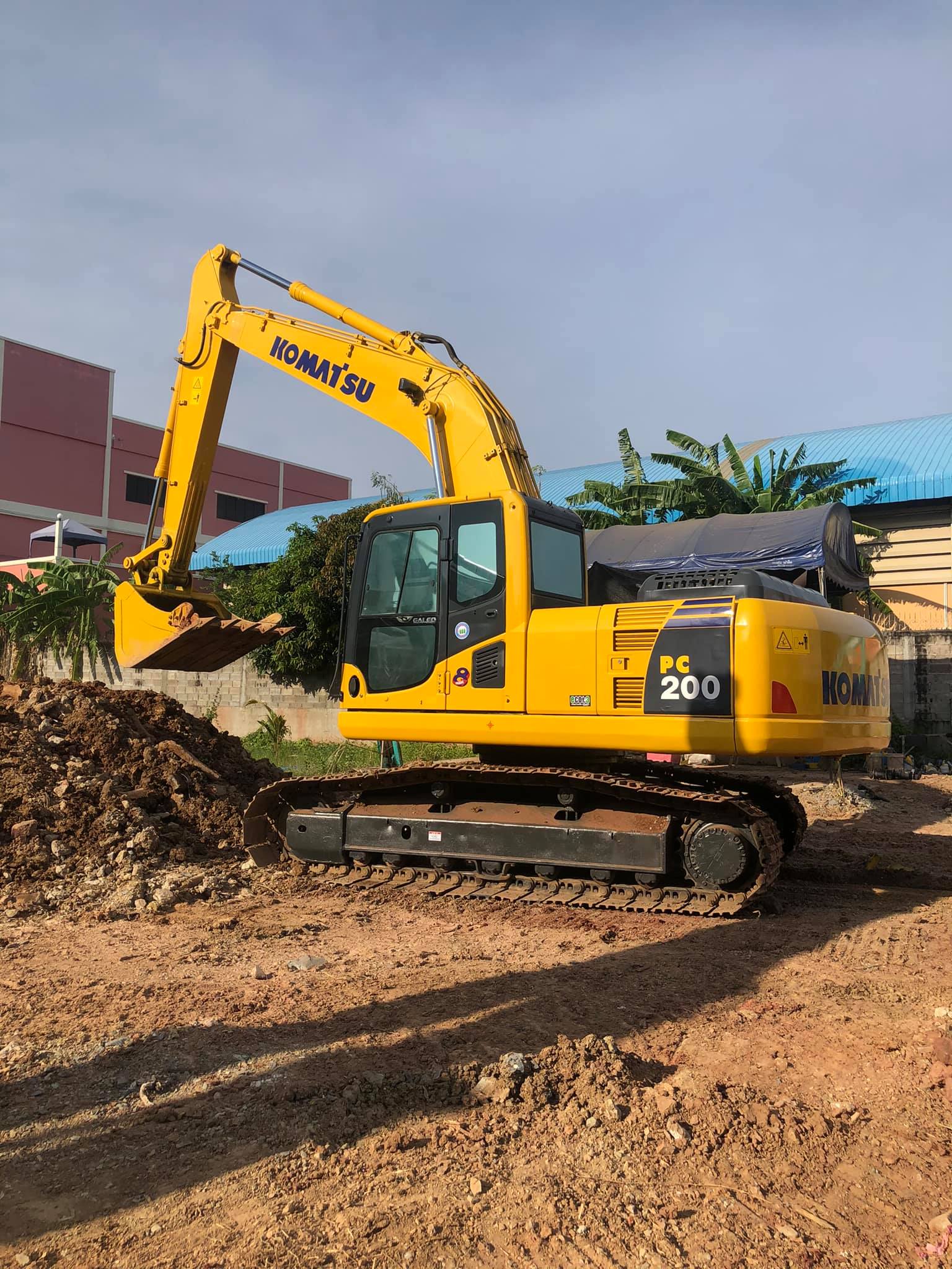 ขาย Komatsu Pc200 รุ่น 8 พร้อมใช้ 098-7155789 086-4631102