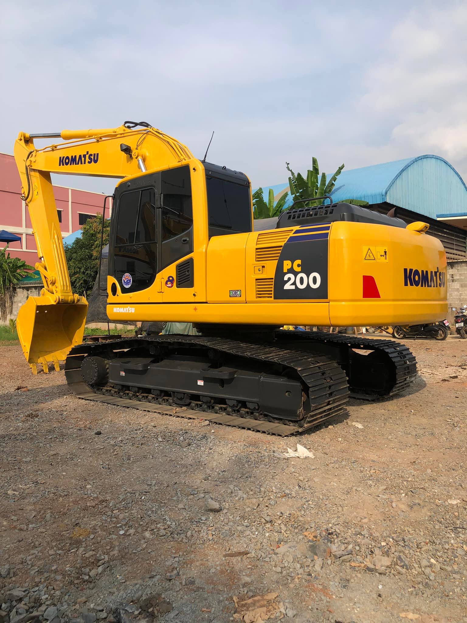 ขายแบคโฮ Komatsu Pc200-8mo รถสวยเข้าใหม่ 2.55 ล้าu พร้อมใช้เลยจ้าา