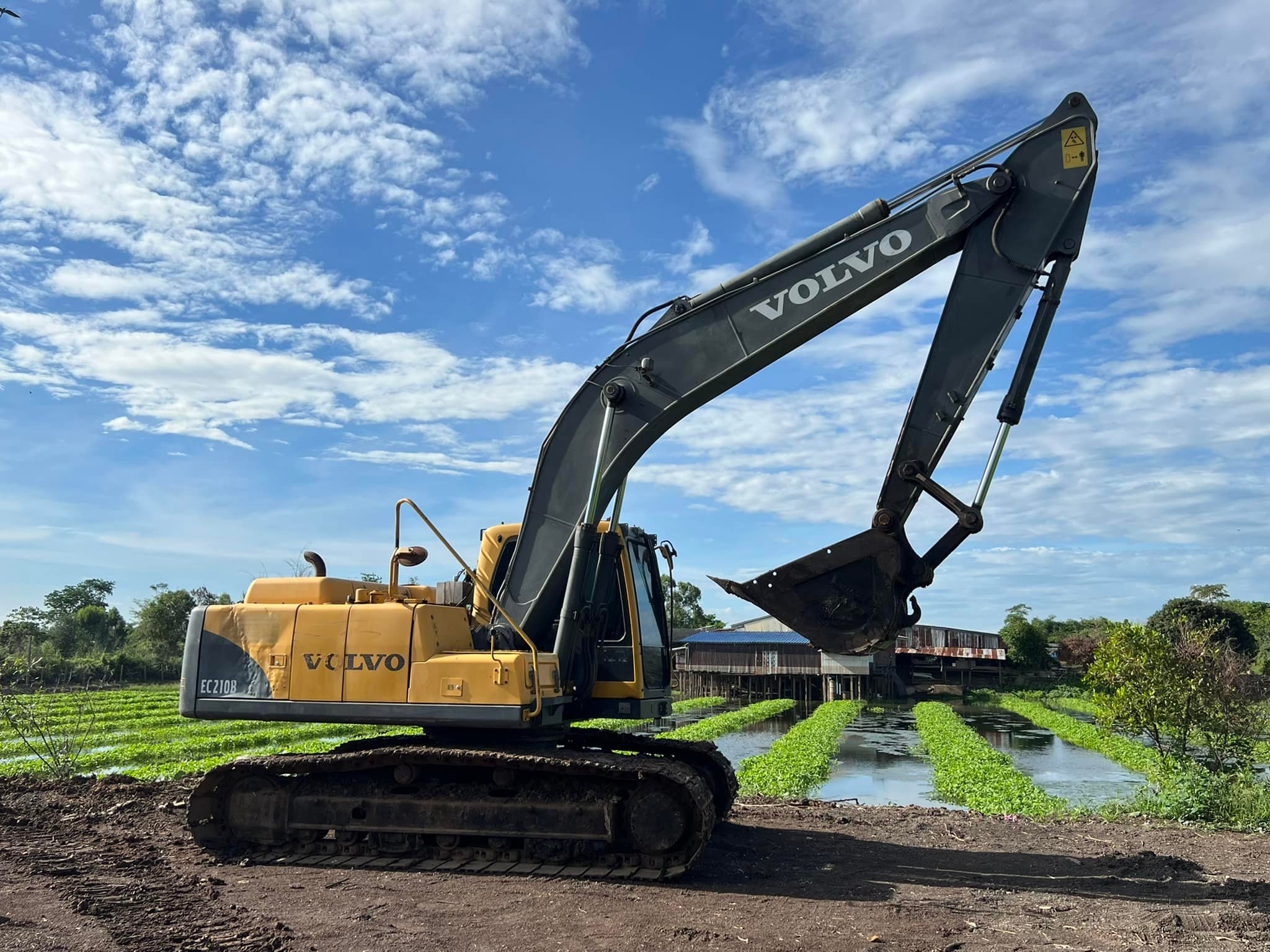ขายหนุ่มหล่อ Volvo Ec210B Prime 098-7155789 086-4631102 ขายหนุ่มหล่อ Volvo Ec210B Prime 098-7155789 086-4631102