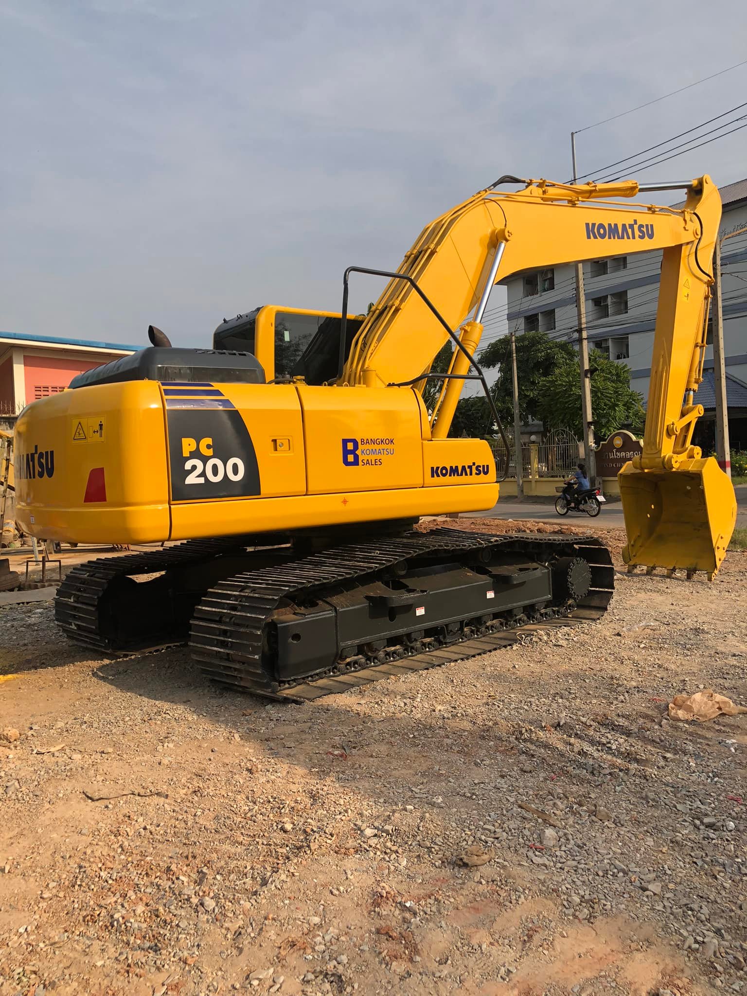 ขายโคมัสสุ PC200-8mo ระบบดี พร้อมใช้ 098-7155789 086-4631102