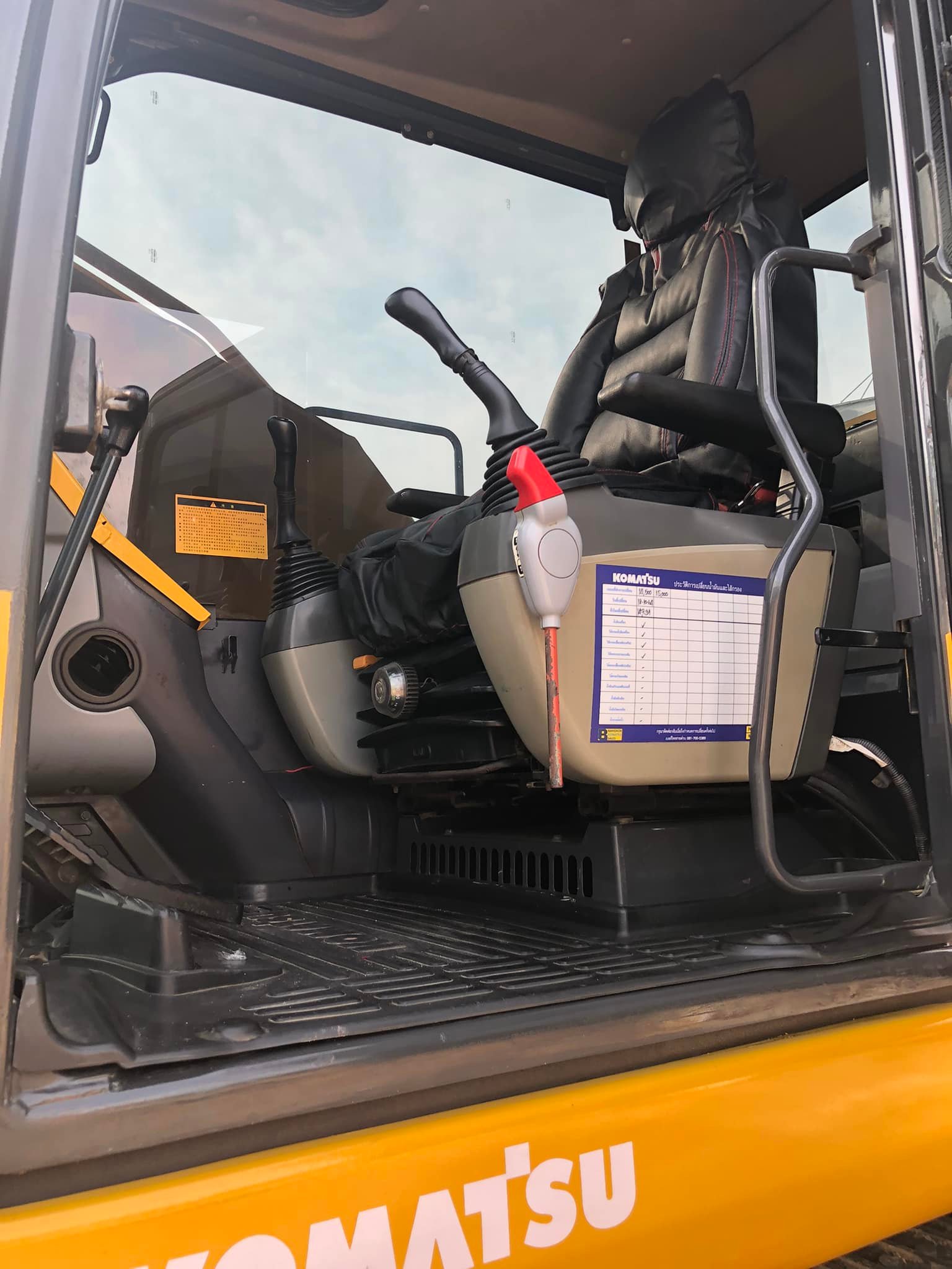 ขายแบคโฮ Komatsu Pc200-8mo รถสวยเข้าใหม่ 2.55 ล้าu พร้อมใช้เลยจ้าา ขายแบคโฮ Komatsu Pc200-8mo รถสวยเข้าใหม่ 2.55 ล้าu พร้อมใช้เลยจ้าา