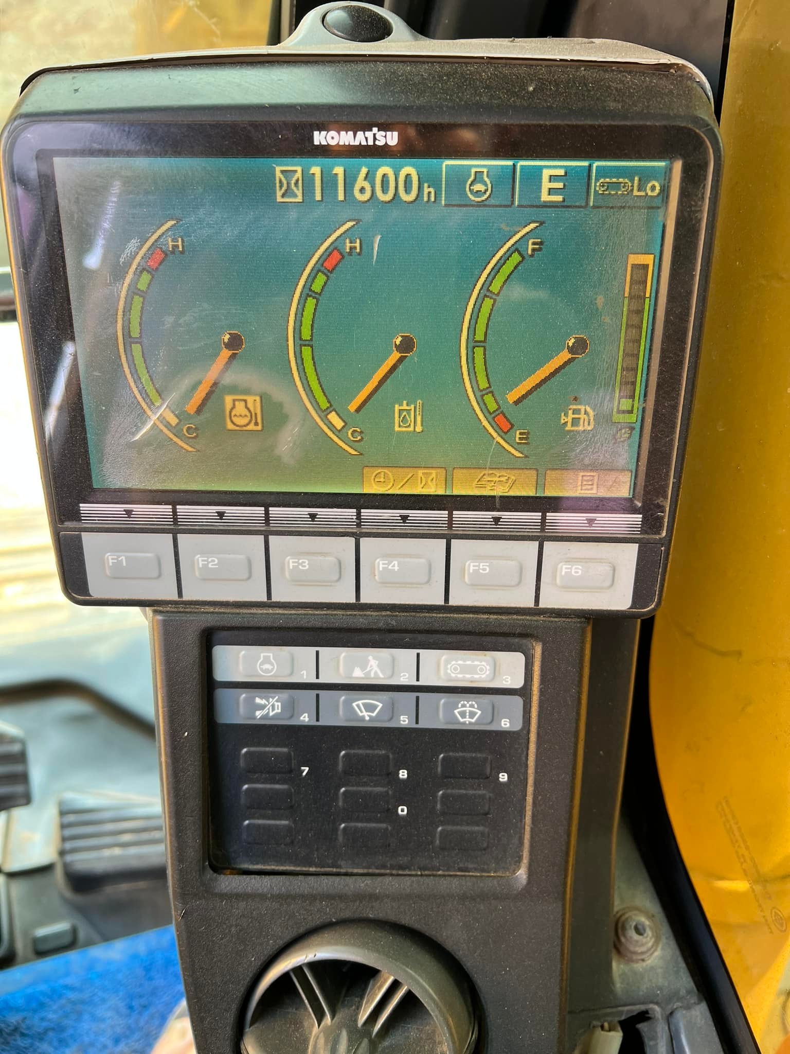 Komatsu PC200 รุ่น 8 สด-ผ่อน เข้ามาคุยกัน 098-7155789 086-4631102 Komatsu PC200 รุ่น 8 สด-ผ่อน เข้ามาคุยกัน 098-7155789 086-4631102