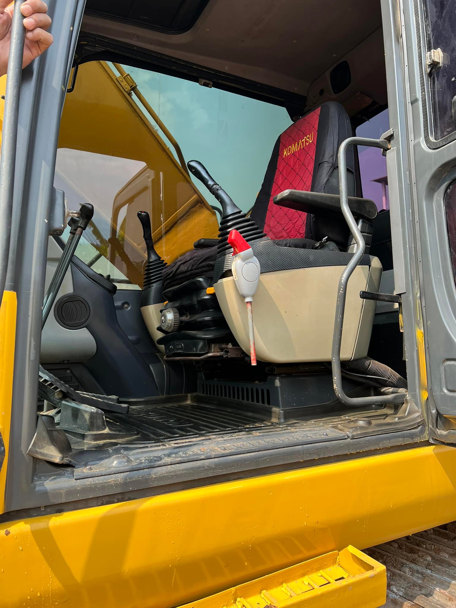 Komatsu PC200 รุ่น 8 สด-ผ่อน เข้ามาคุยกัน 098-7155789 086-4631102 Komatsu PC200 รุ่น 8 สด-ผ่อน เข้ามาคุยกัน 098-7155789 086-4631102