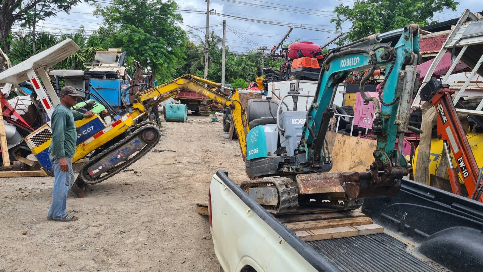 ขาย รถขุด แบคโฮ kobelco sk05 ดีเซล1สูบ แทรคเลื่อนเข้าออกได้ 75 cm พร้อมหัวเจาะแย็ก กระแทก เบรคเกอร์ ขาย รถขุด แบคโฮ kobelco sk05 ดีเซล1สูบ แทรคเลื่อนเข้าออกได้ 75 cm พร้อมหัวเจาะแย็ก กระแทก เบรคเกอร์