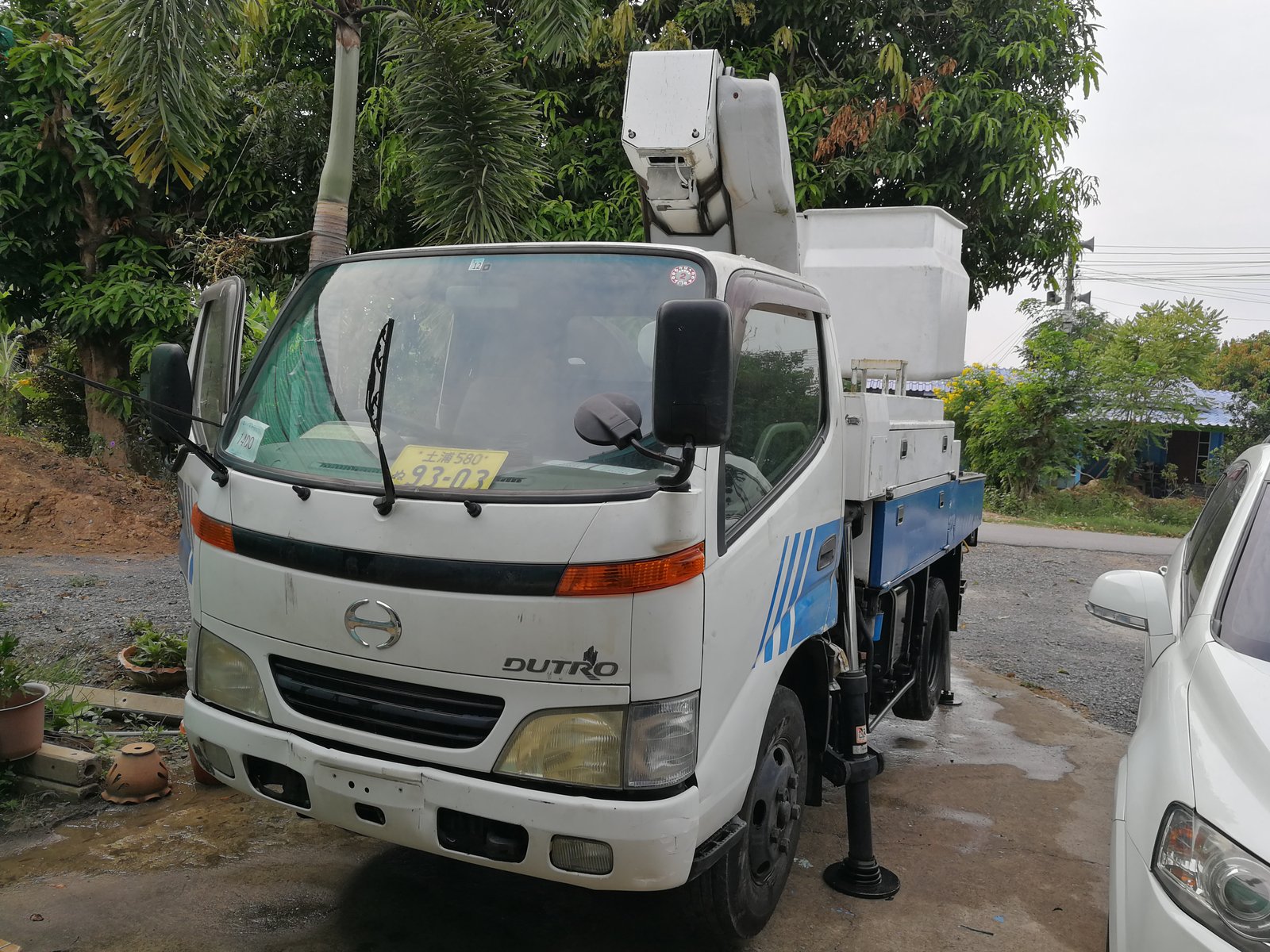 ขายรถกระเช้า 6 ล้อ HINO DUTRO กระเช้า AICHI ความสูง 11 ม.