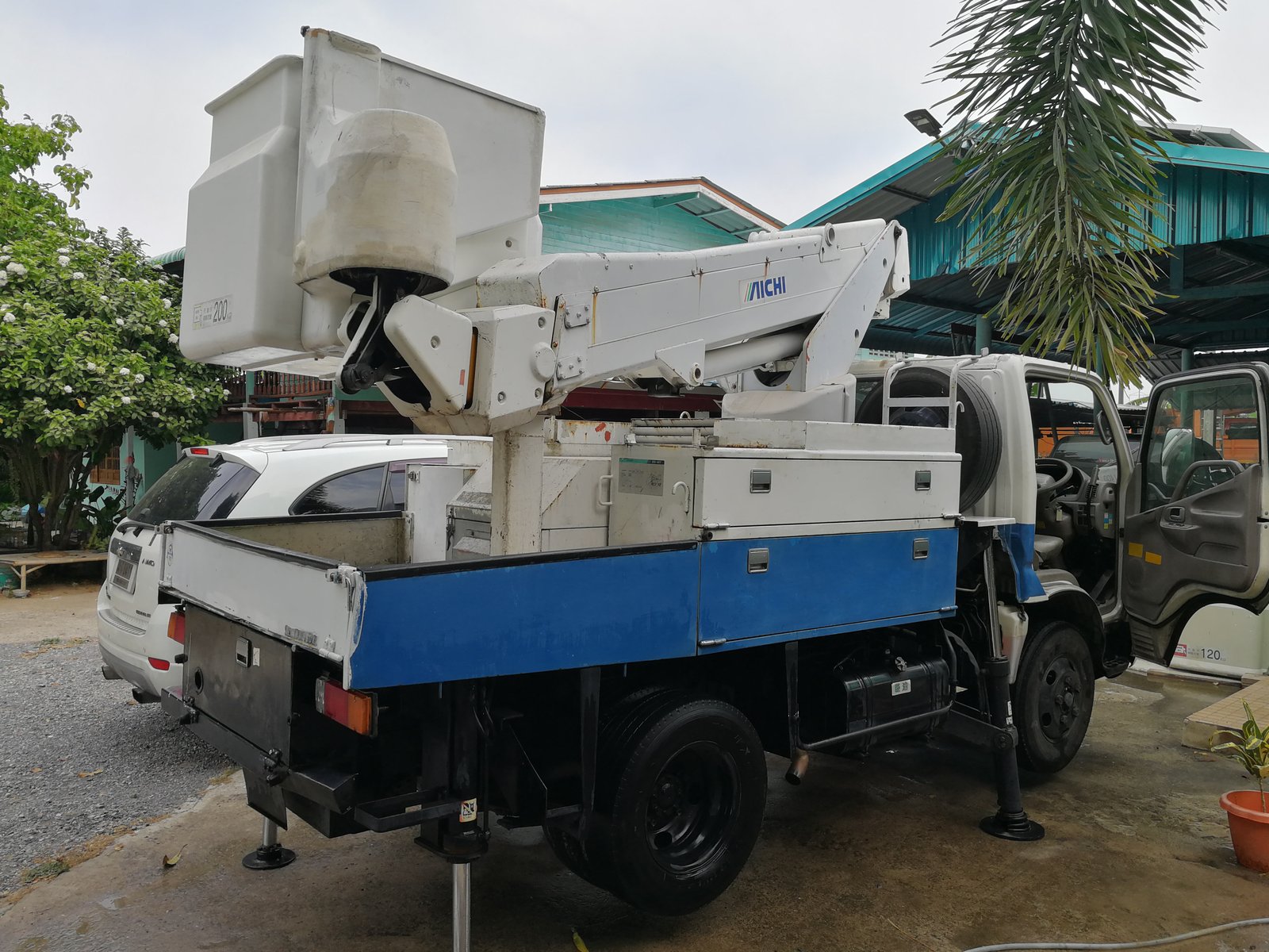 ขายรถกระเช้า 6 ล้อ HINO DUTRO กระเช้า AICHI ความสูง 11 ม. ขายรถกระเช้า 6 ล้อ HINO DUTRO กระเช้า AICHI ความสูง 11 ม.