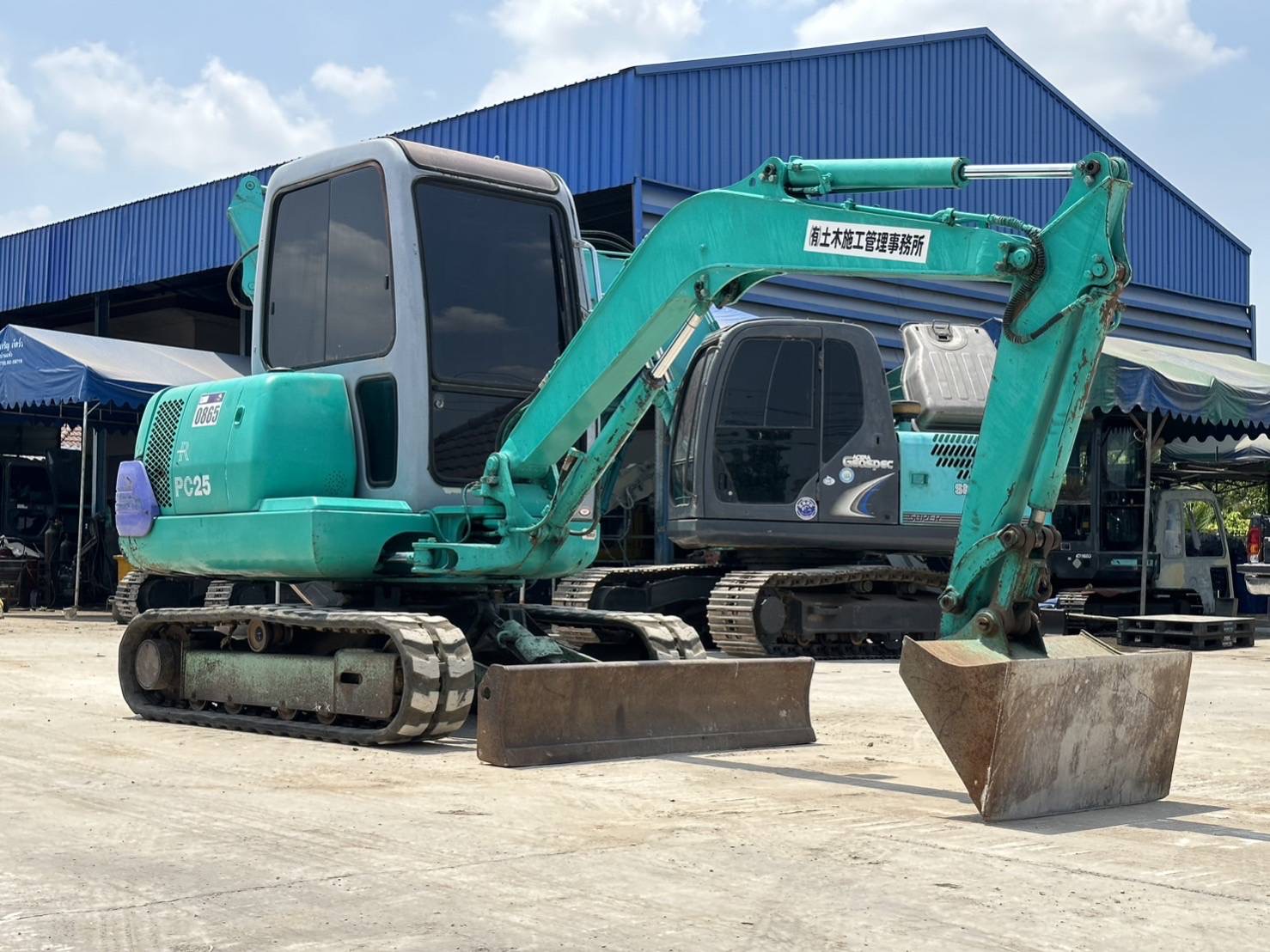 Komatsu PC 25-1 รถเก่านอก สวิงบูม แทร็คยาง ใบมีด บุ้งกี๋ หัวเก๋ง เอกสารอินวอซ์
