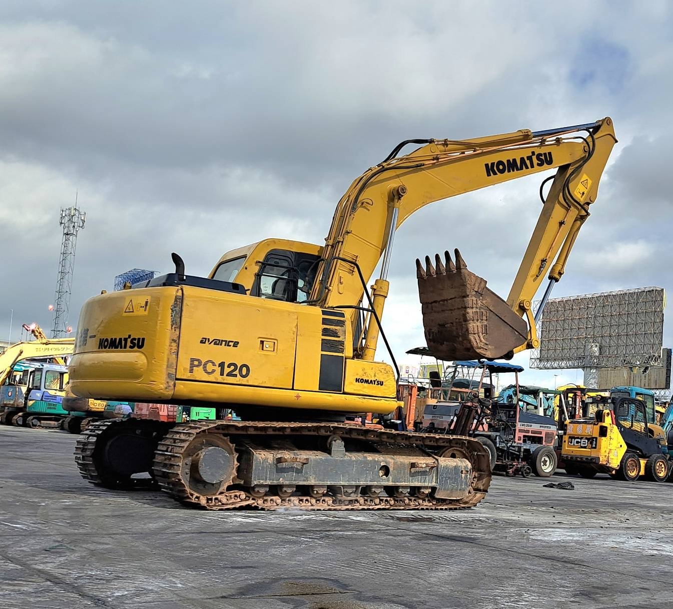 KOMATSU PC 120-6 รถเก่านอก เอกสารแจ้งจำหน่าย ไฟฟ้าครบ ระบบดี มีลายแย็ก
