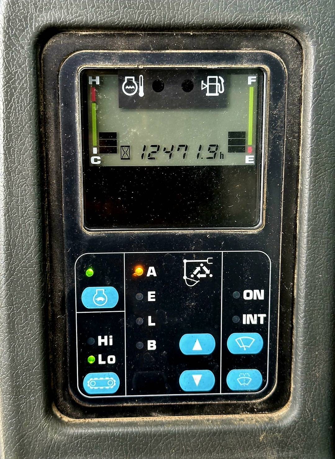KOMATSU PC 130-7 รถเก่านอก ไฟฟ้าครบ มีลายแย็ก แอร์เย็น เอกสารแจ้งจำหน่าย KOMATSU PC 130-7 รถเก่านอก ไฟฟ้าครบ มีลายแย็ก แอร์เย็น เอกสารแจ้งจำหน่าย