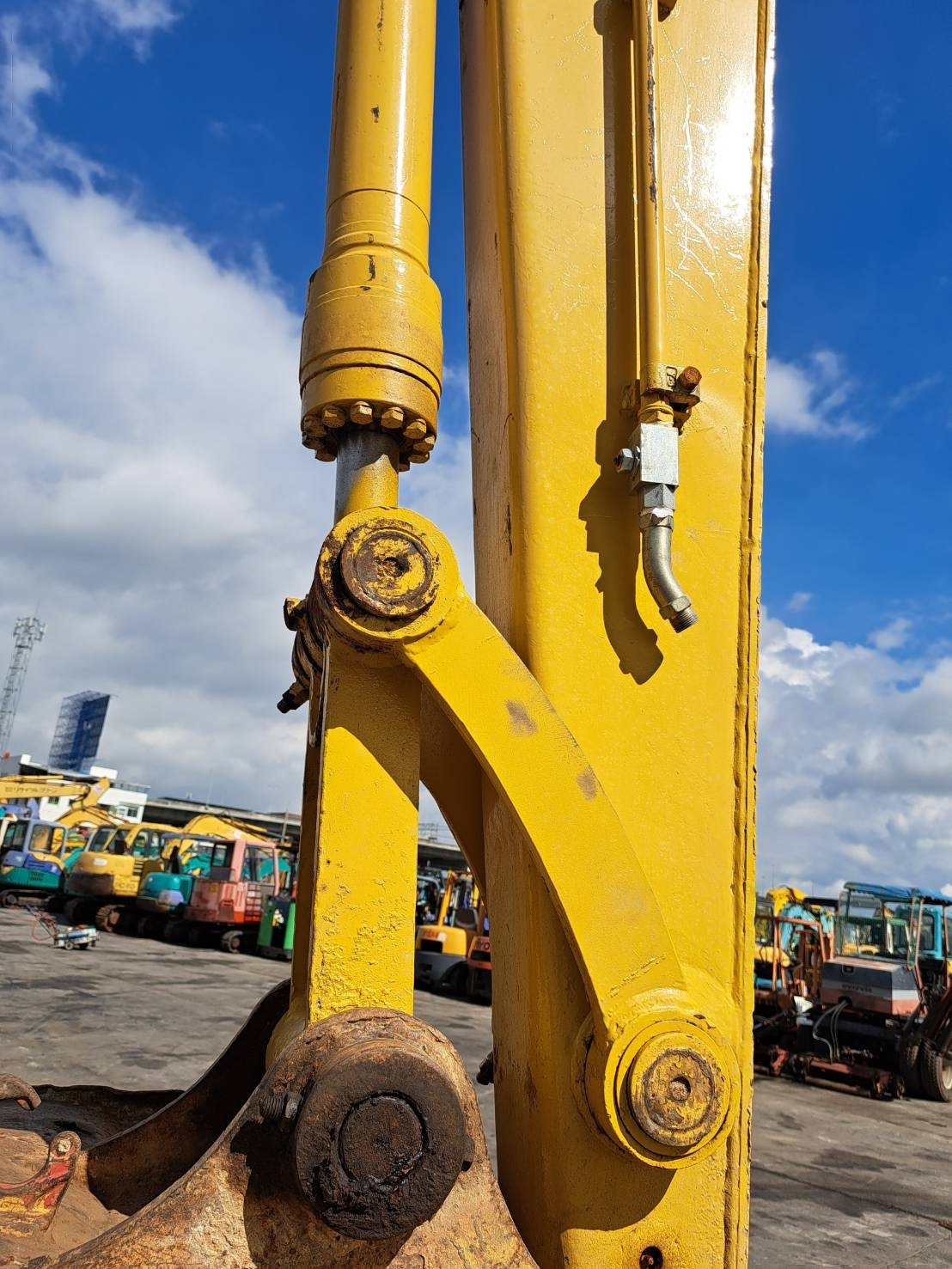 KOMATSU PC 120-6 รถเก่านอก เอกสารแจ้งจำหน่าย ไฟฟ้าครบ ระบบดี มีลายแย็ก