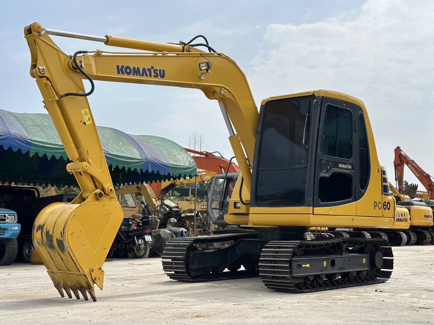 KOMATSU PC 60-7 เก่านอก ไฟฟ้าครบ ระบบดี ไมล์ 5,900 ชม. เอกสารแจ้งจำหน่าย