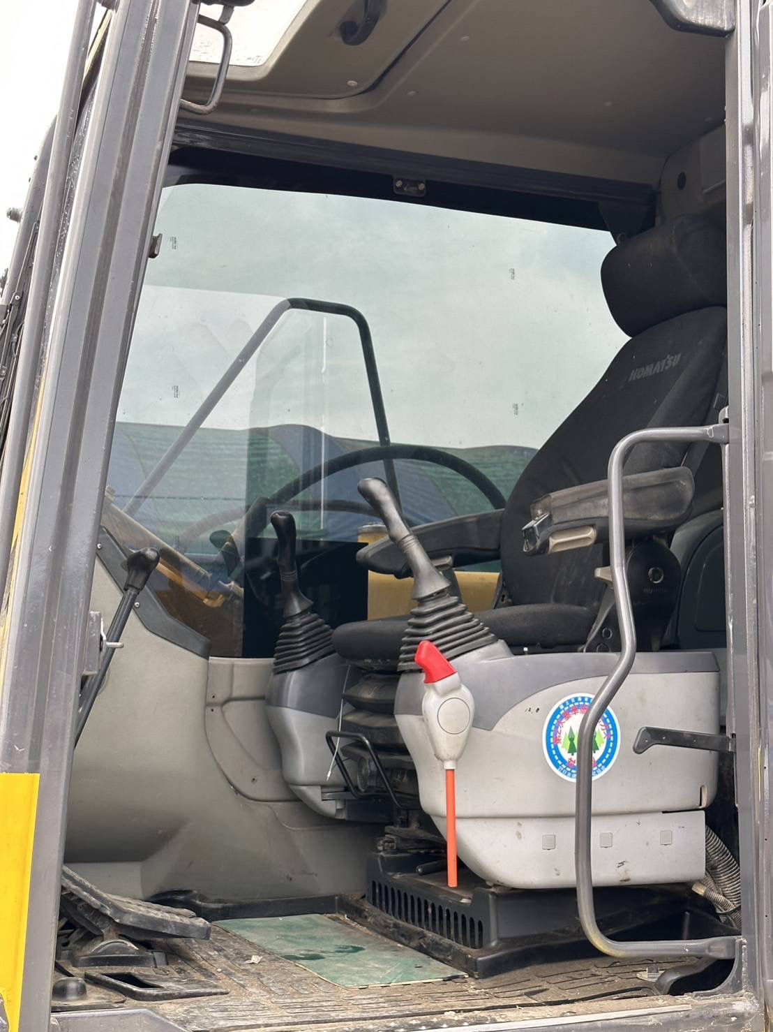 KOMATSU PC 130-7 รถเก่านอก ไฟฟ้าครบ มีลายแย็ก แอร์เย็น เอกสารแจ้งจำหน่าย KOMATSU PC 130-7 รถเก่านอก ไฟฟ้าครบ มีลายแย็ก แอร์เย็น เอกสารแจ้งจำหน่าย