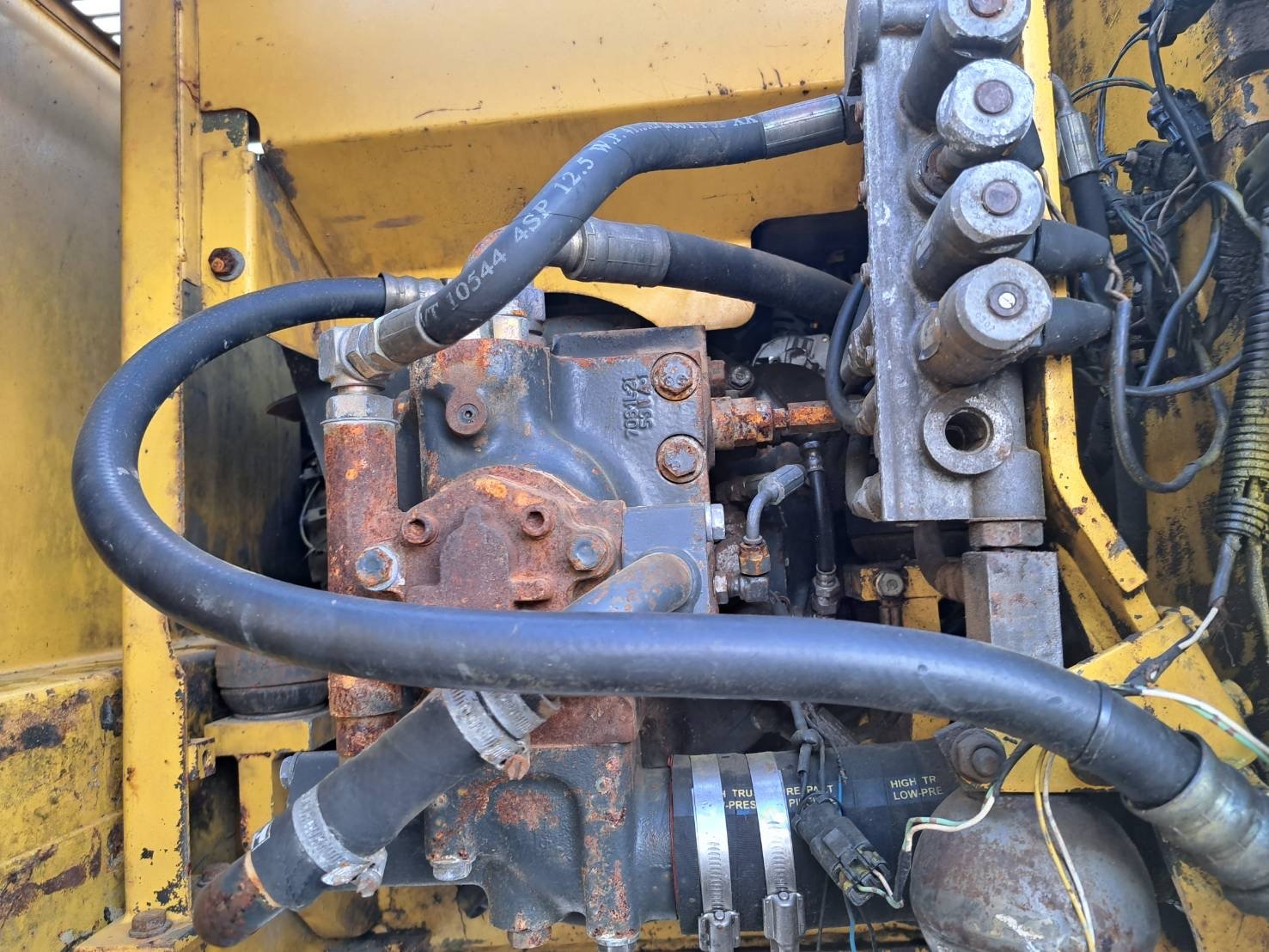 KOMATSU PC 120-6 รถเก่านอก เอกสารแจ้งจำหน่าย ไฟฟ้าครบ ระบบดี มีลายแย็ก
