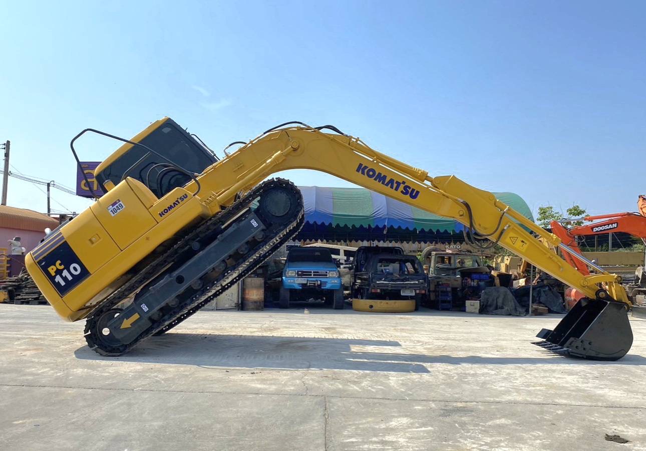 KOMATSU PC 110-7 เก่านอก ไฟฟ้าครบ ไมล์ 6,200 ชม. แอร์เย็น ลายแย็ก เอกสารแจ้งจำหน่าย