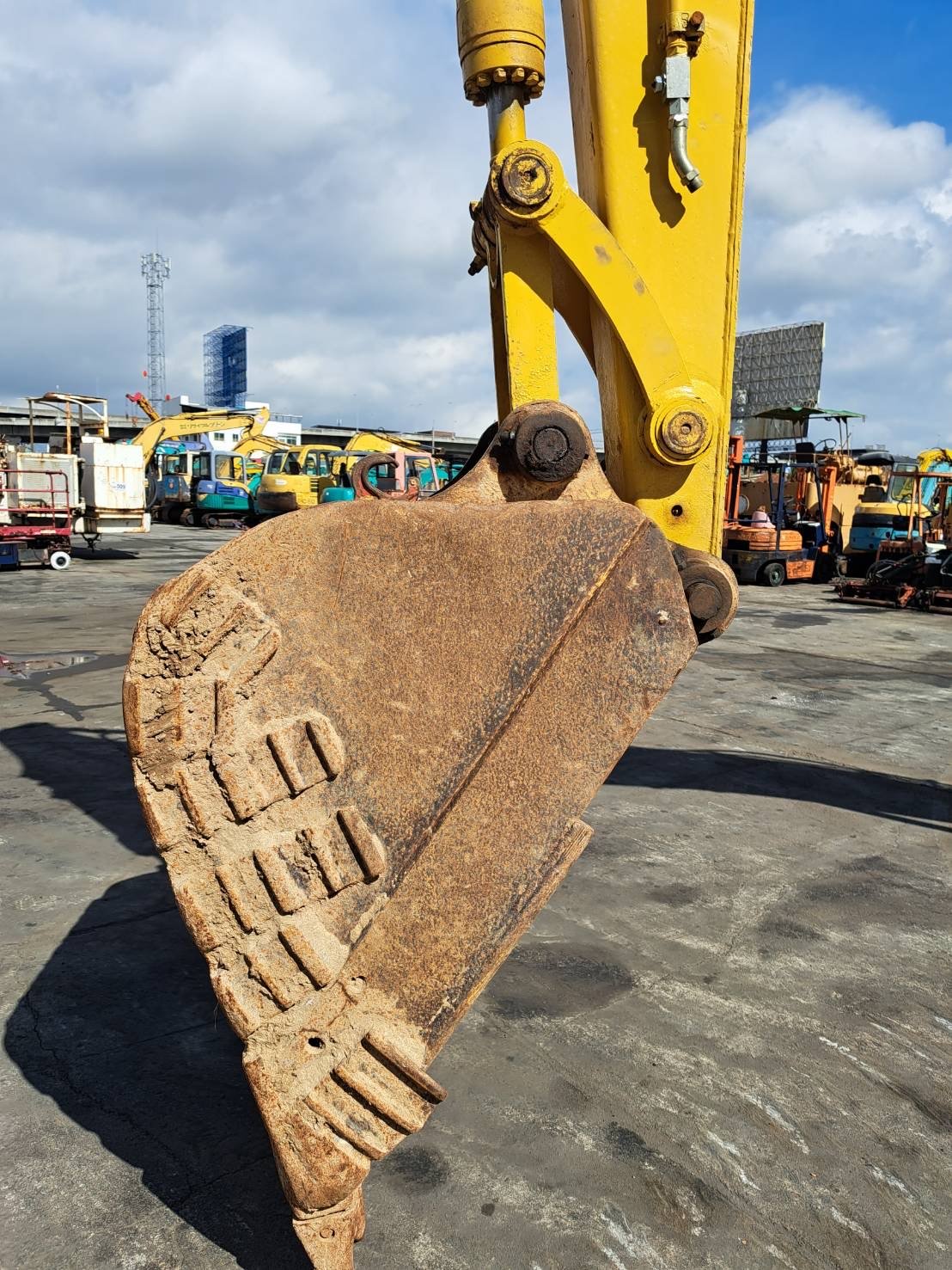KOMATSU PC 120-6 รถเก่านอก เอกสารแจ้งจำหน่าย ไฟฟ้าครบ ระบบดี มีลายแย็ก
