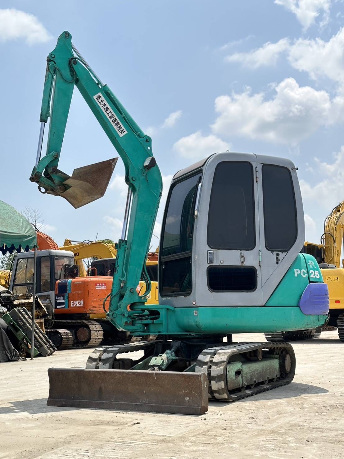 Komatsu PC 25-1 รถเก่านอก สวิงบูม แทร็คยาง ใบมีด บุ้งกี๋ หัวเก๋ง เอกสารอินวอซ์ Komatsu PC 25-1 รถเก่านอก สวิงบูม แทร็คยาง ใบมีด บุ้งกี๋ หัวเก๋ง เอกสารอินวอซ์