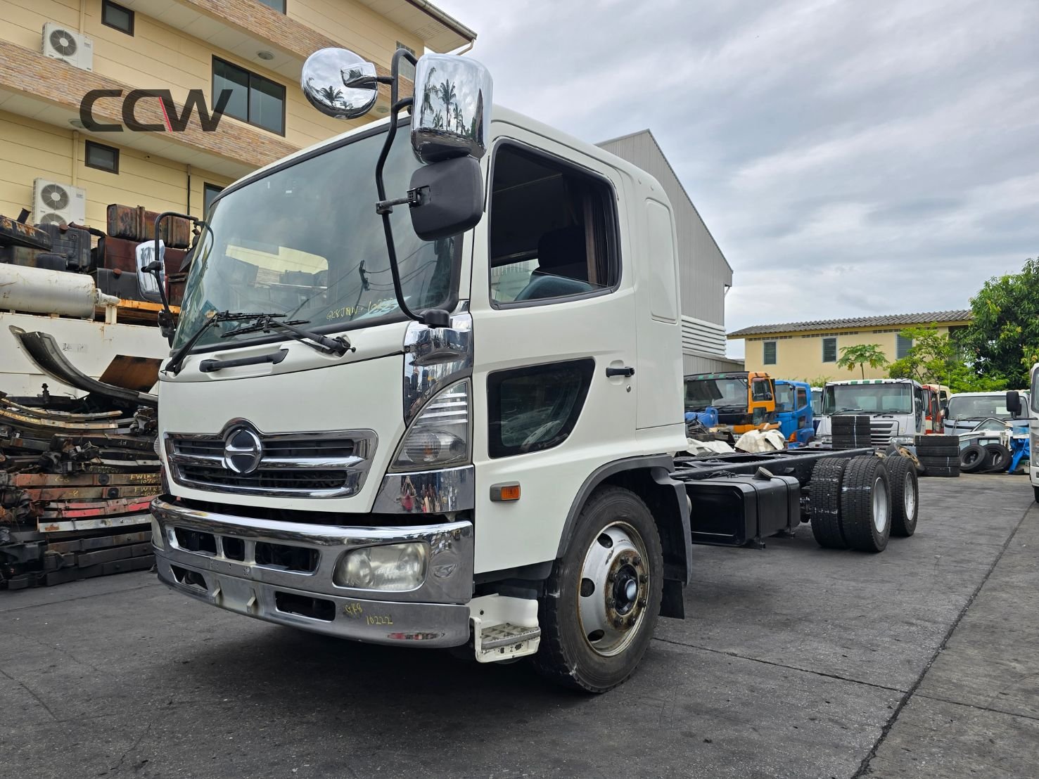 10 ล้อ แท่นเตี้ย HINO MEGA เครื่อง JO8E:270 แรงม้า
