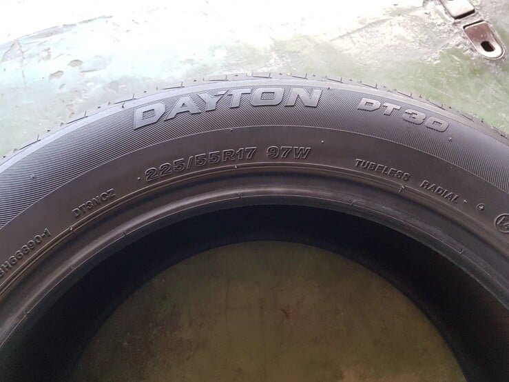 ยางรถยนต์ DAYTON 225x55 R17 97W สภาพสวย ยางรถยนต์ DAYTON 225x55 R17 97W สภาพสวย