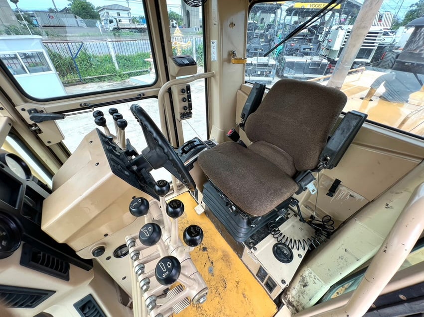 รถเกรด Caterpillar 140H SN 2ZK075xx (สภาพสวย พร้อมใช้งาน มีเอกสารนำเข้าครบ ไม่เคยใช้งานในไทย)