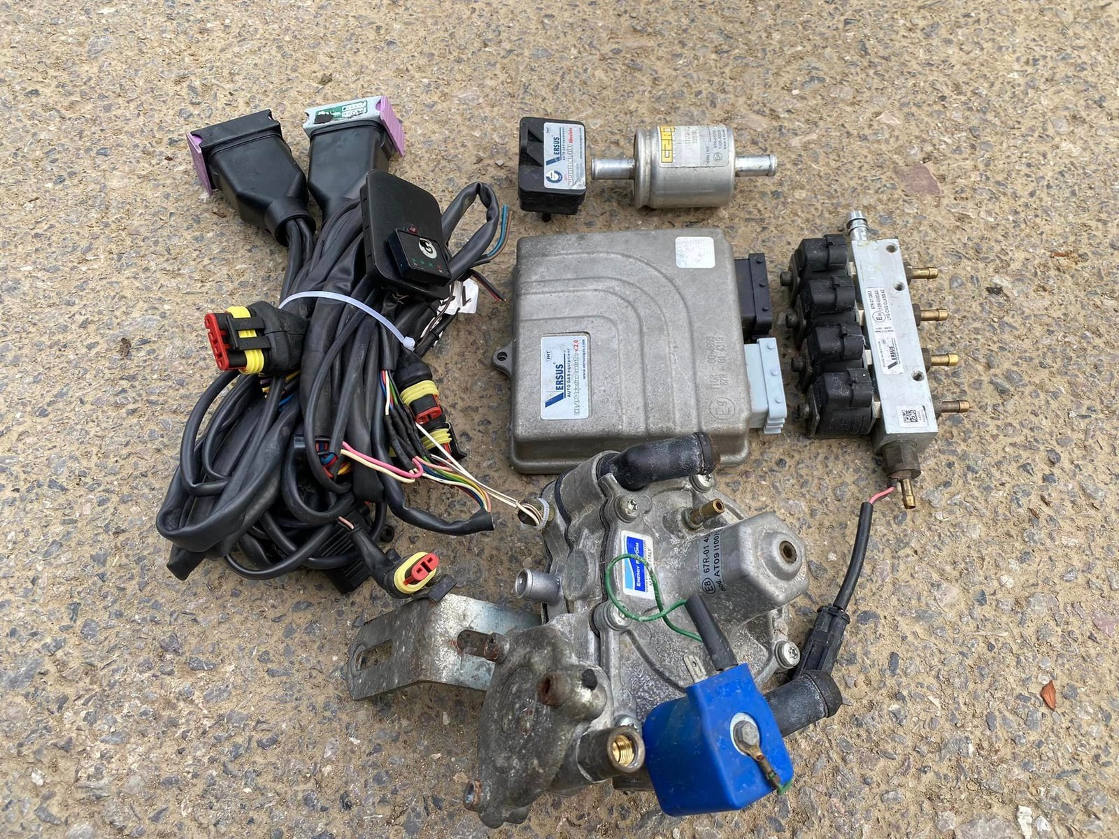 ขายชุดแก๊สหัวฉีด LPG ยี่ห้อ VERSUS แบบ 4 สูบ ขายชุดแก๊สหัวฉีด LPG ยี่ห้อ VERSUS แบบ 4 สูบ