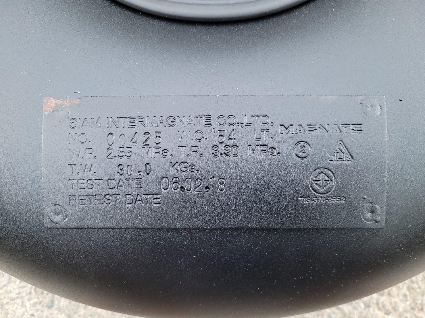 ถังแก๊สโดนัท LPG ยี่ห้อ MAGNATE พร้อมน้ำแก๊ส ต้นปี 18 ขนาด 54 ลิตร ถังแก๊สโดนัท LPG ยี่ห้อ MAGNATE พร้อมน้ำแก๊ส ต้นปี 18 ขนาด 54 ลิตร